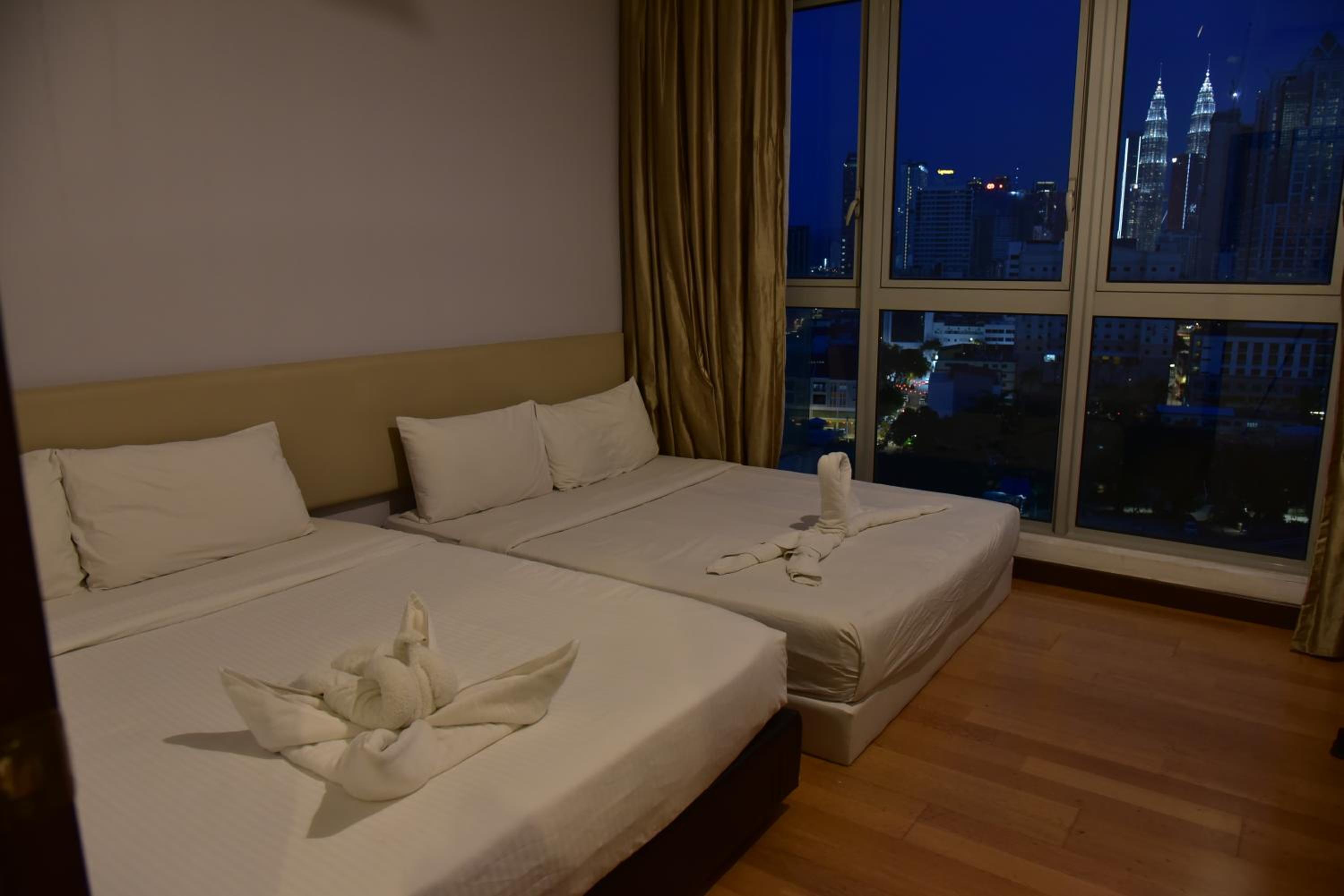Regalia Residence at KLCC View Sky Pool by MC