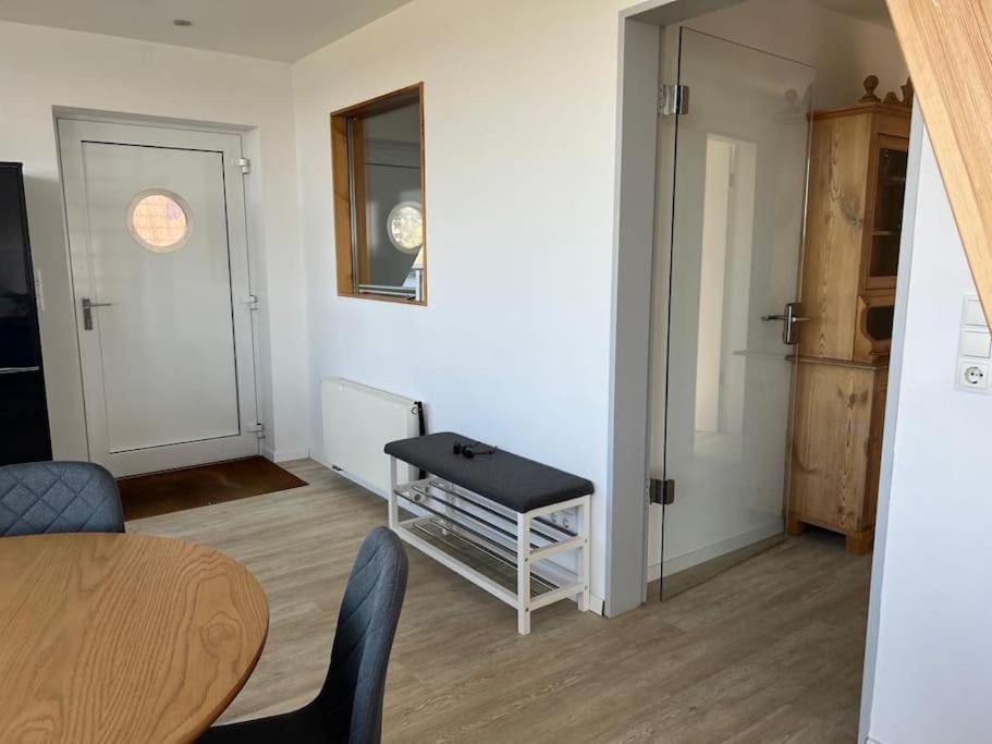 Lichtdurchflutete Ferienwohnung mit direktem Schleiblick