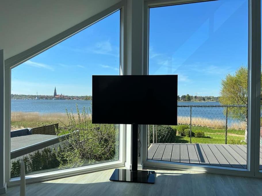 Lichtdurchflutete Ferienwohnung mit direktem Schleiblick