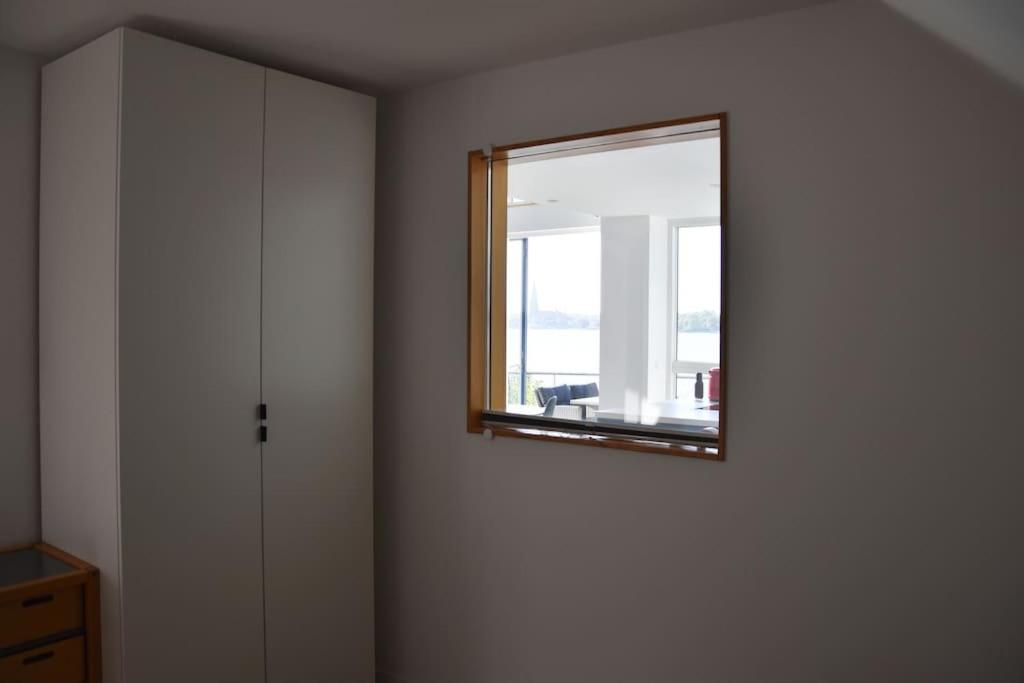 Lichtdurchflutete Ferienwohnung mit direktem Schleiblick