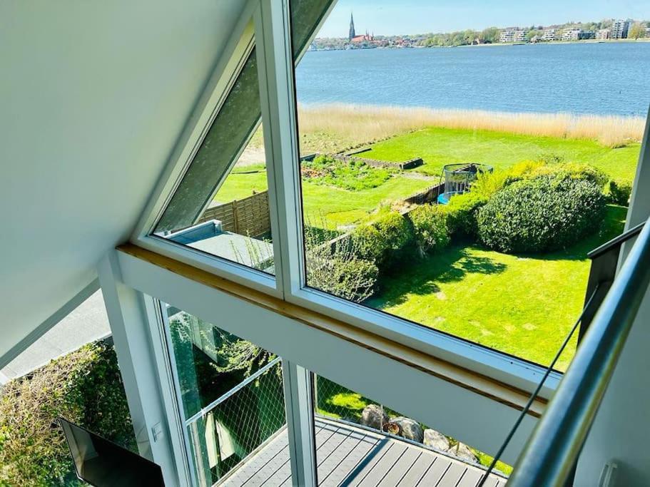 Lichtdurchflutete Ferienwohnung mit direktem Schleiblick