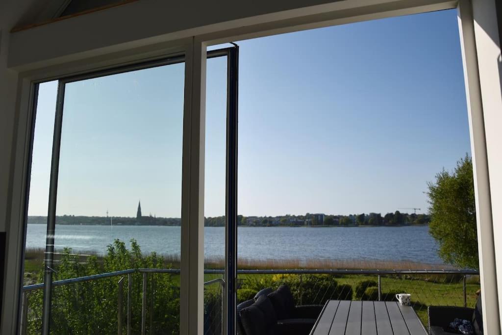 Lichtdurchflutete Ferienwohnung mit direktem Schleiblick