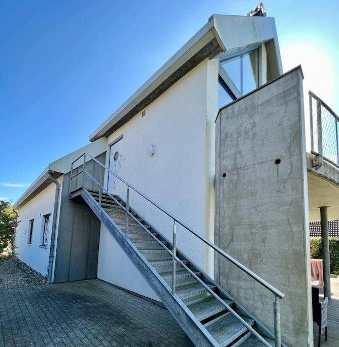 Lichtdurchflutete Ferienwohnung mit direktem Schleiblick