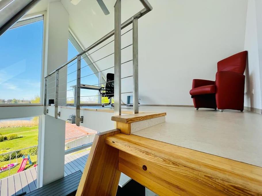 Lichtdurchflutete Ferienwohnung mit direktem Schleiblick