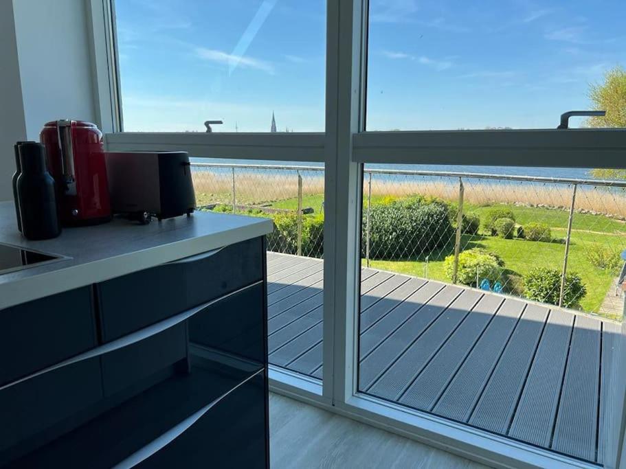 Lichtdurchflutete Ferienwohnung mit direktem Schleiblick