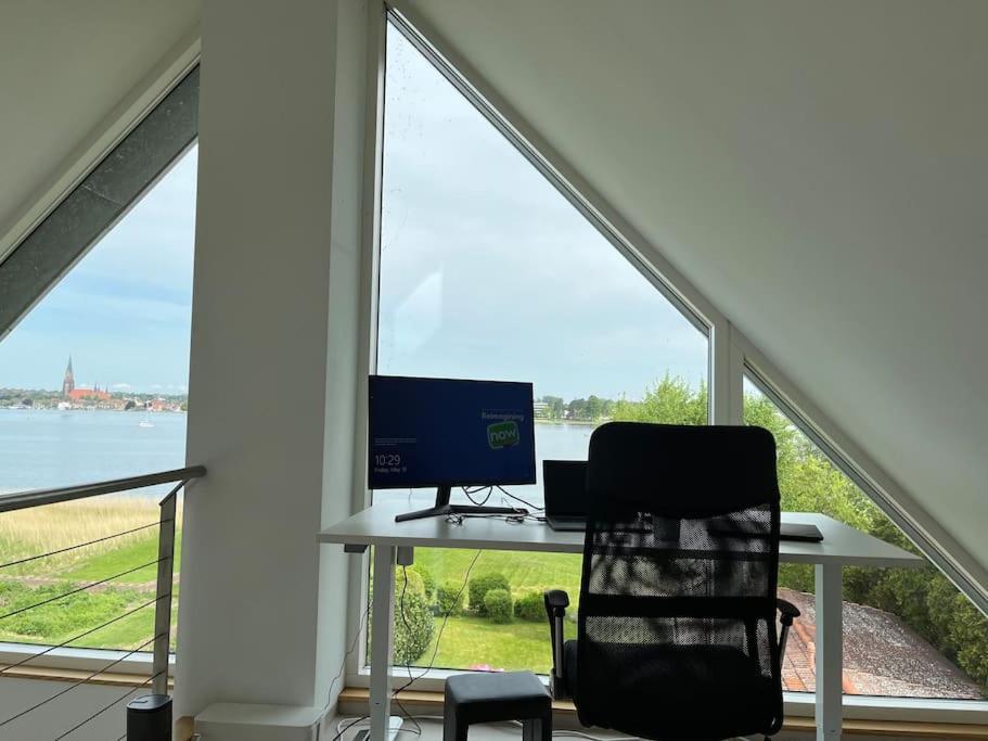 Lichtdurchflutete Ferienwohnung mit direktem Schleiblick