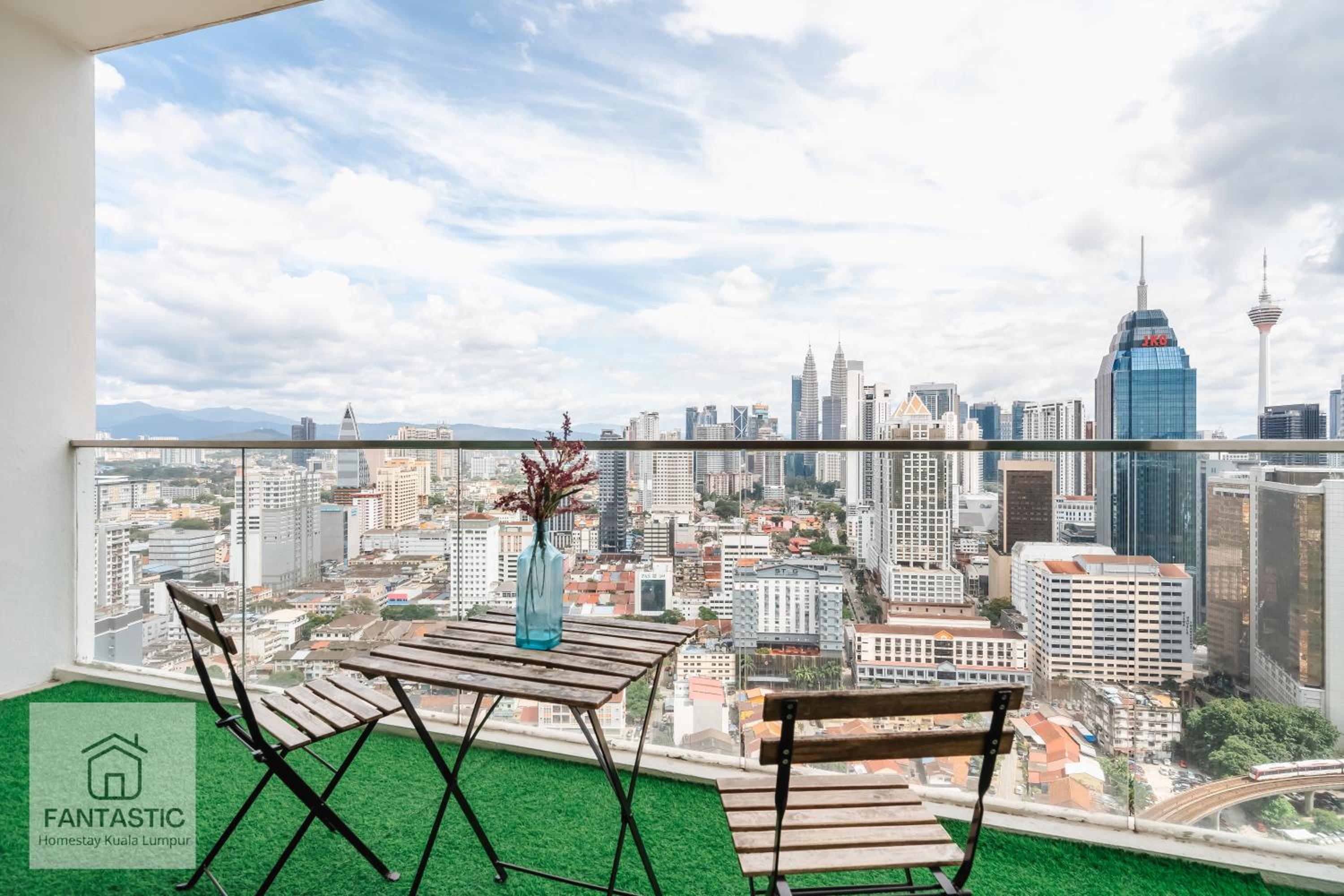 Regalia Residence at KLCC View Sky Pool by MC