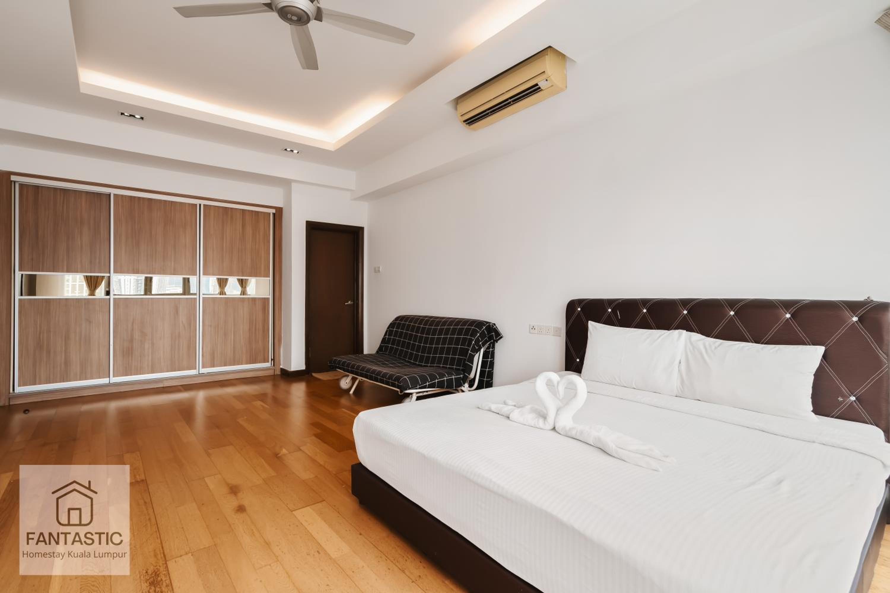 Regalia Residence at KLCC View Sky Pool by MC