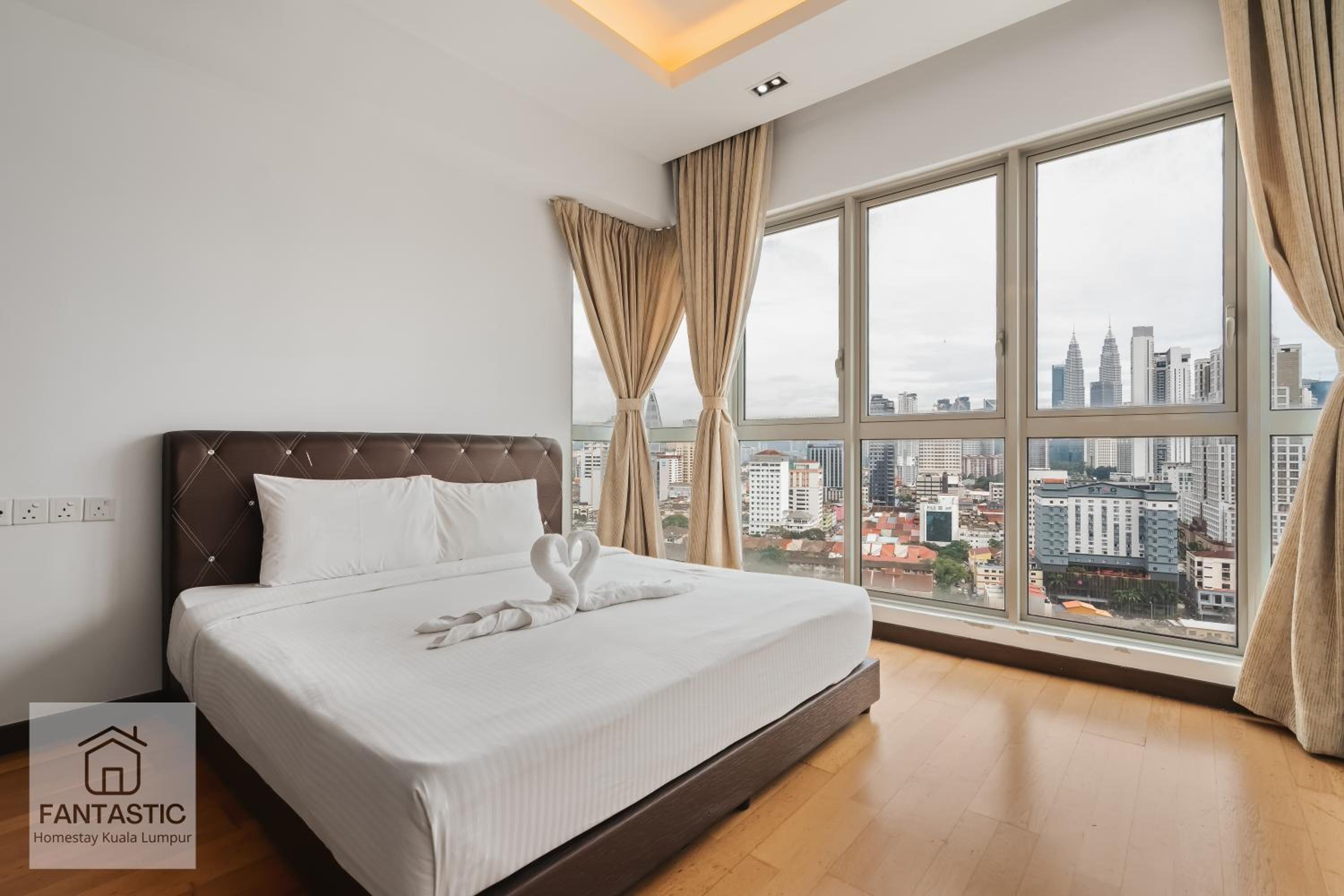 Regalia Residence at KLCC View Sky Pool by MC