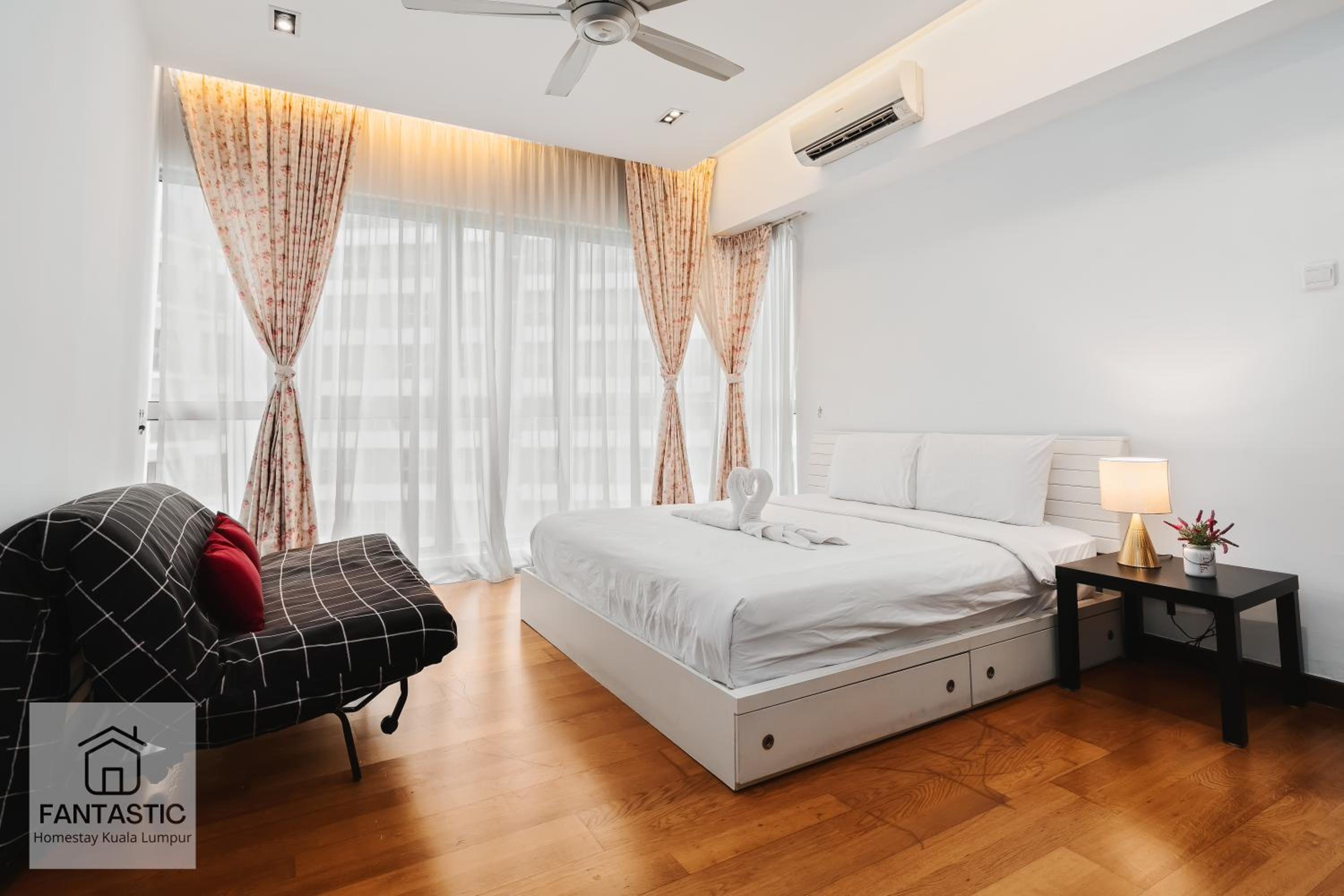 Regalia Residence at KLCC View Sky Pool by MC