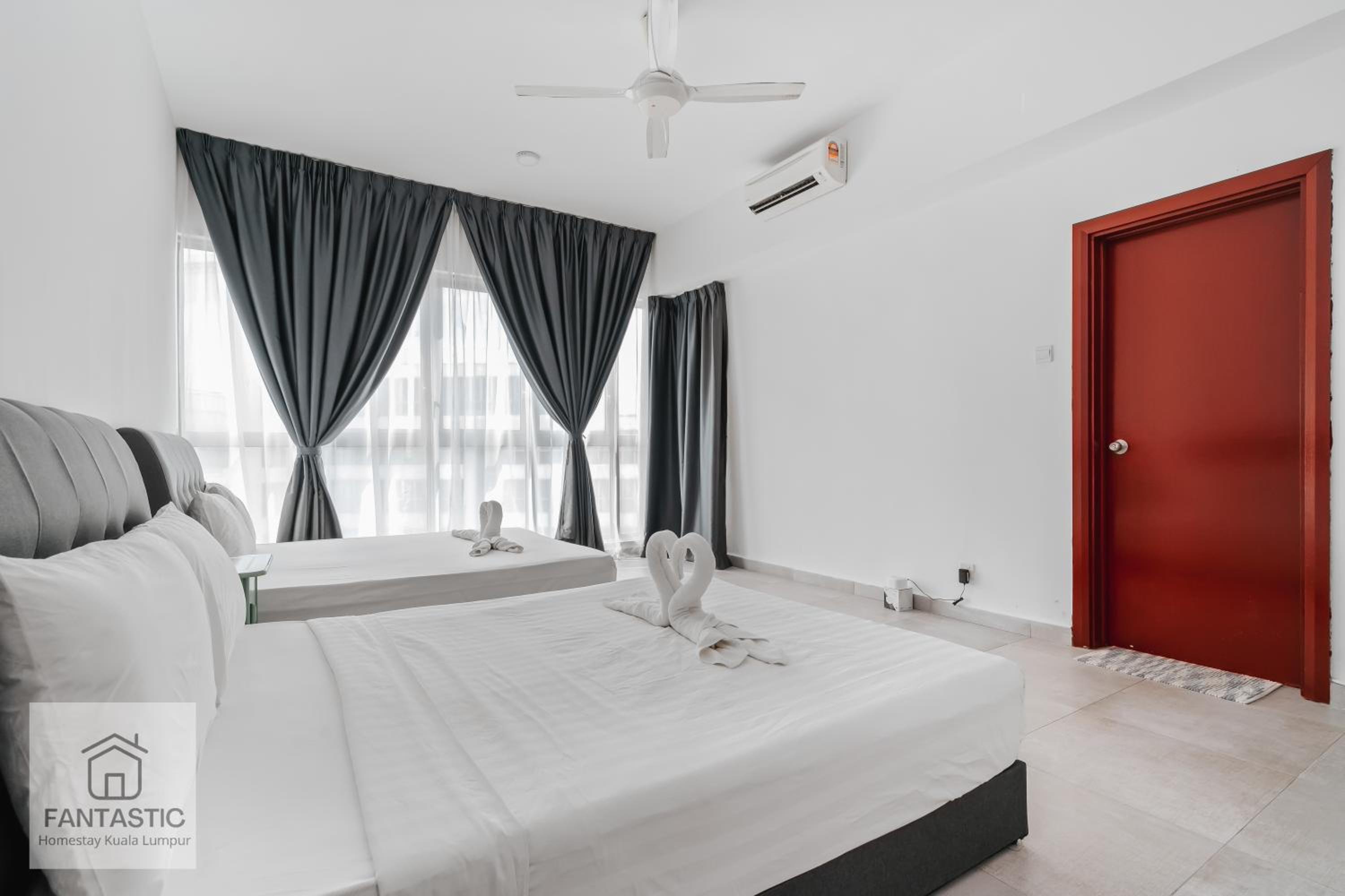 Regalia Residence at KLCC View Sky Pool by MC