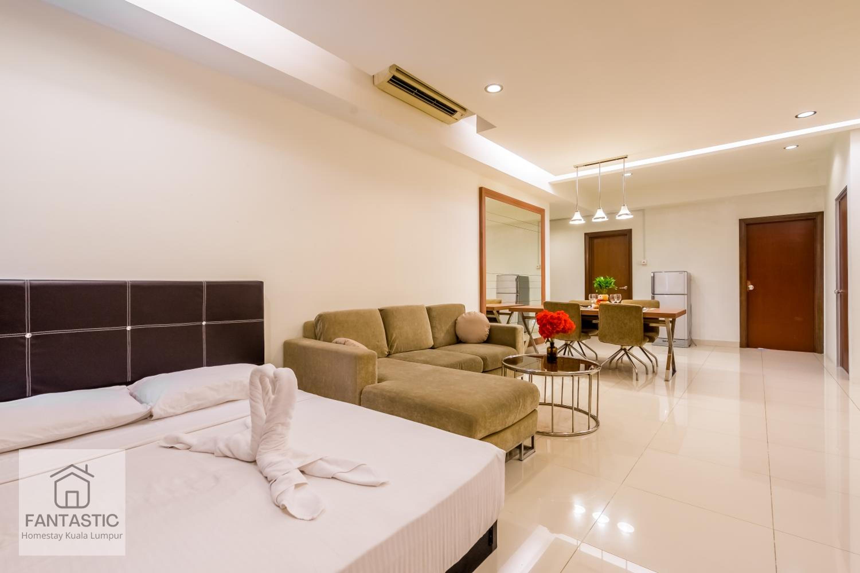 Regalia Residence at KLCC View Sky Pool by MC