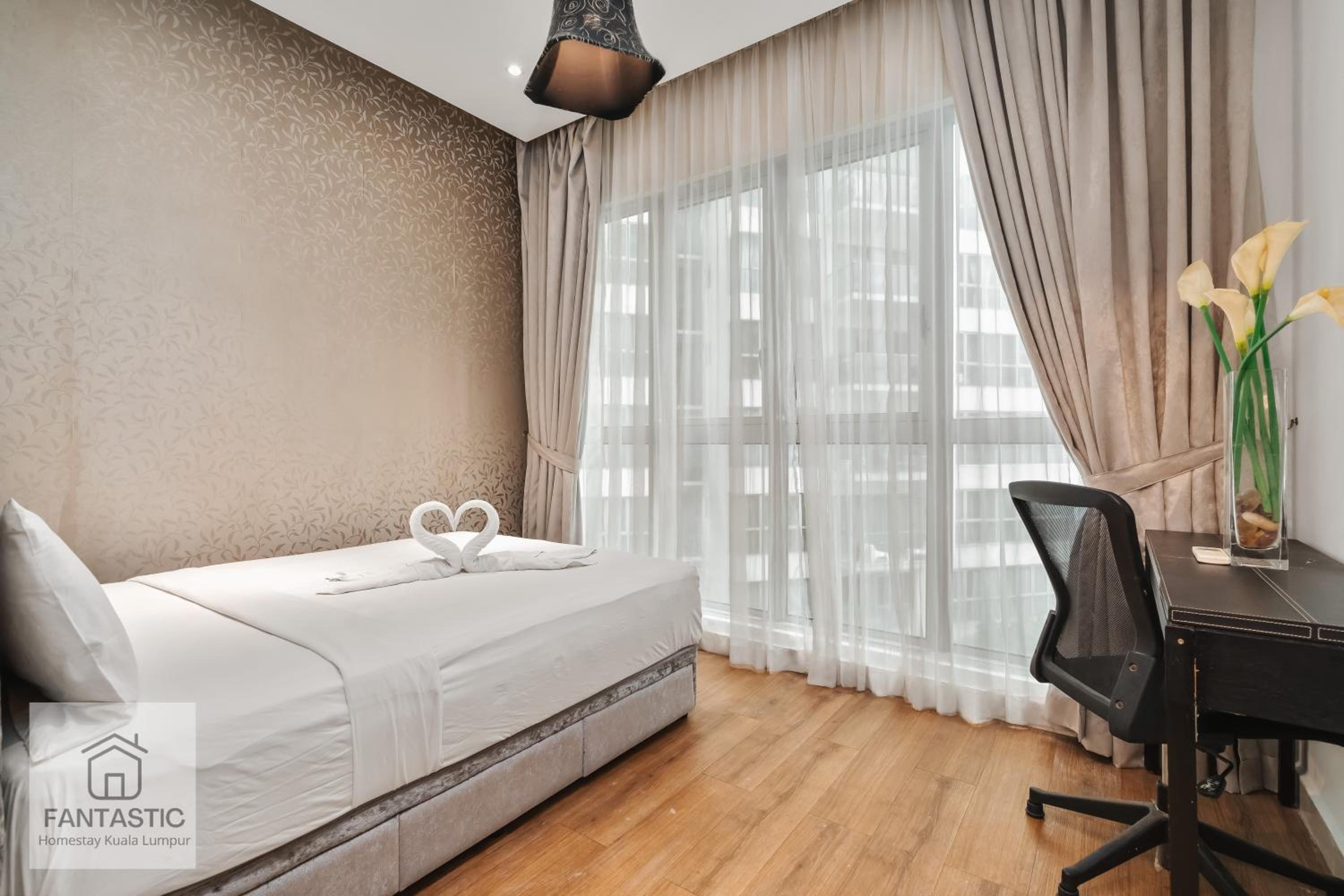 Regalia Residence at KLCC View Sky Pool by MC