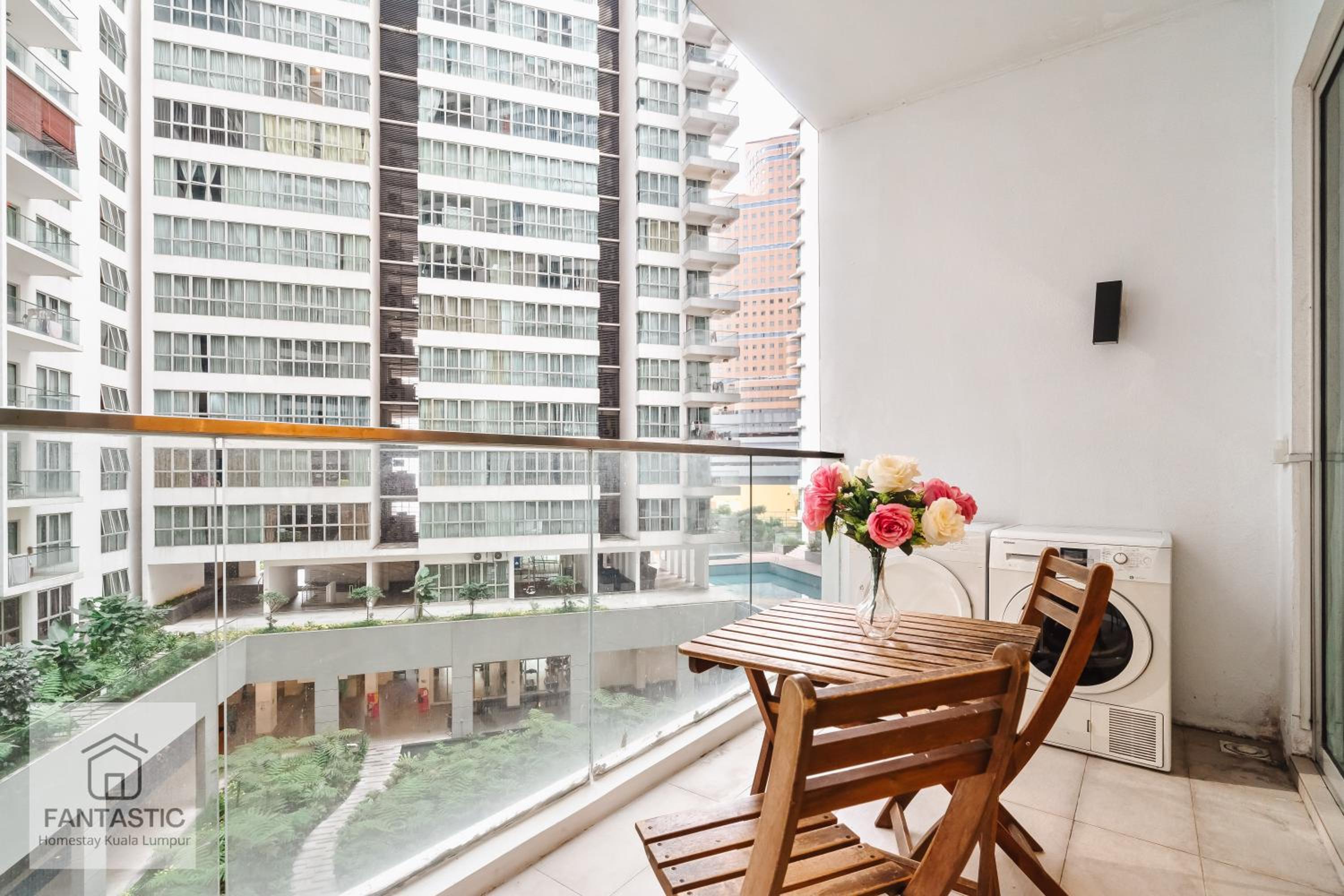 Regalia Residence at KLCC View Sky Pool by MC