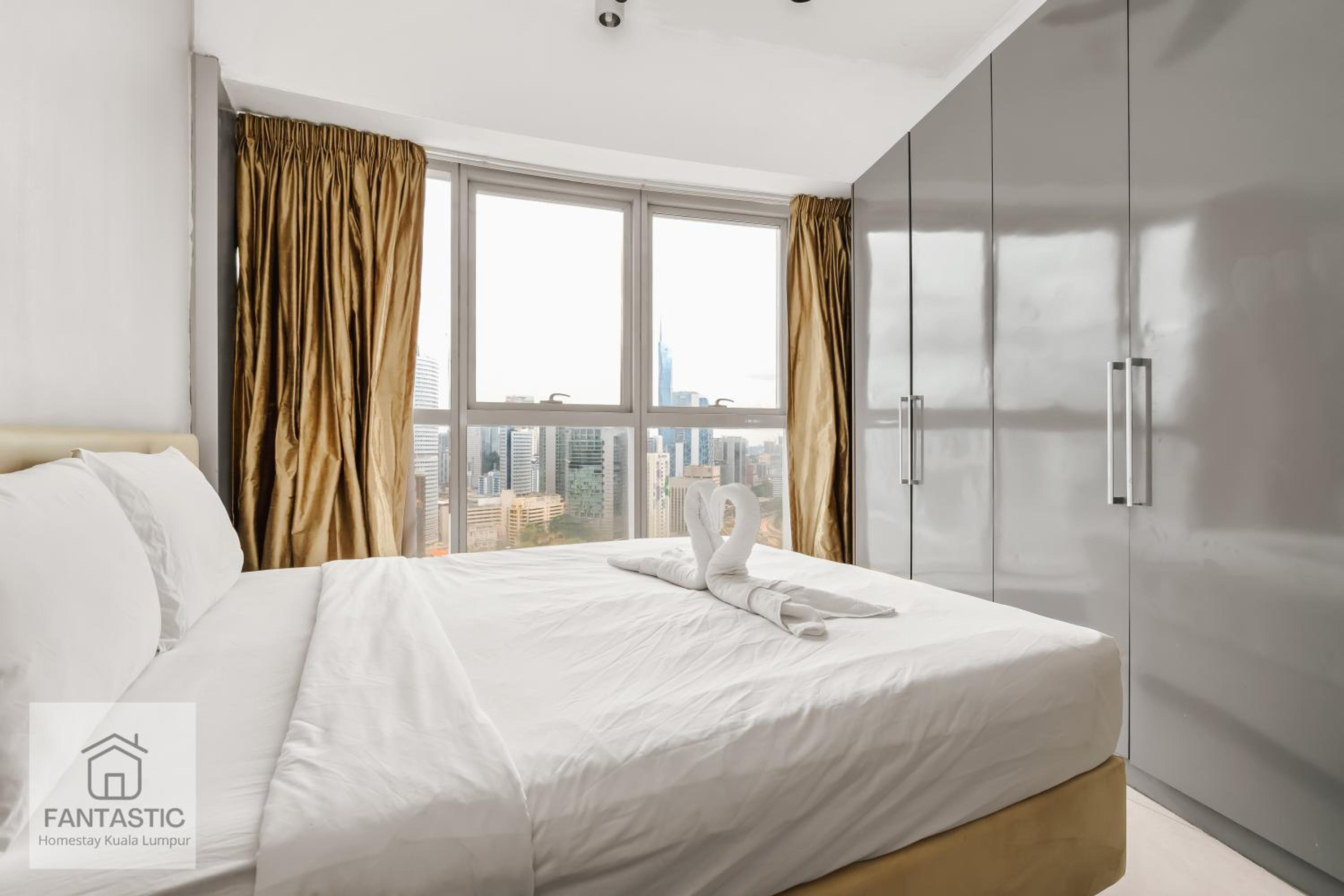Regalia Residence at KLCC View Sky Pool by MC