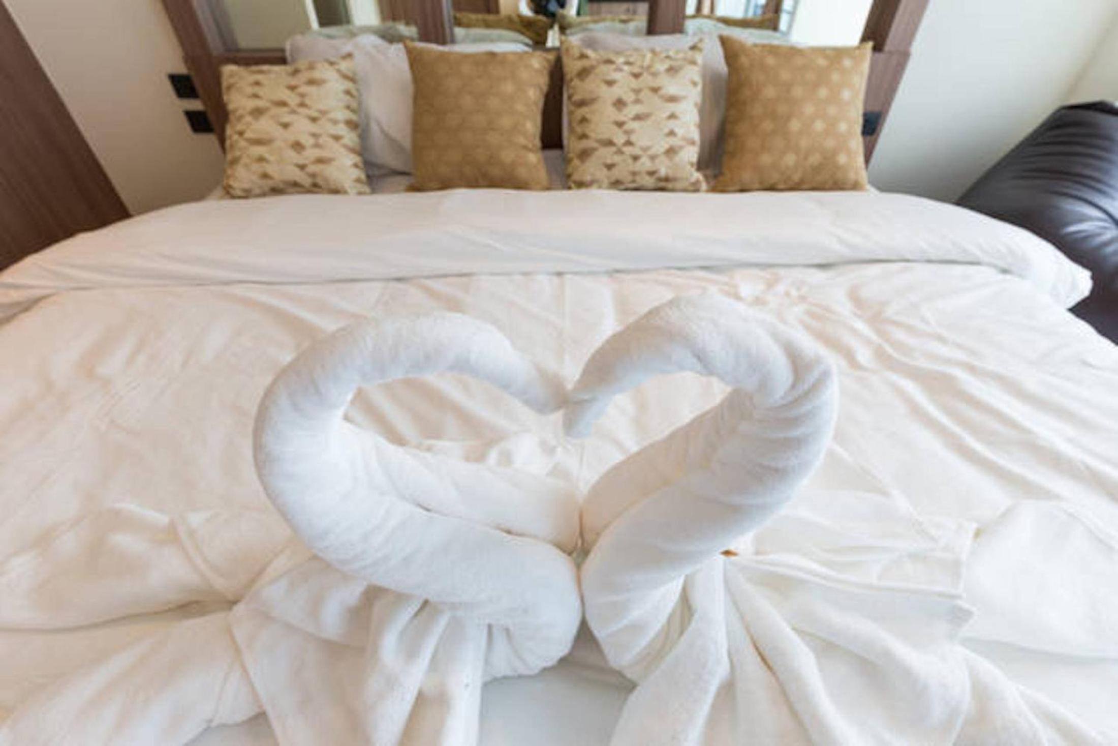 Nam Talay Jomtien Beach - Rooftop Ocean View - Close to Beach, Pool & Gym