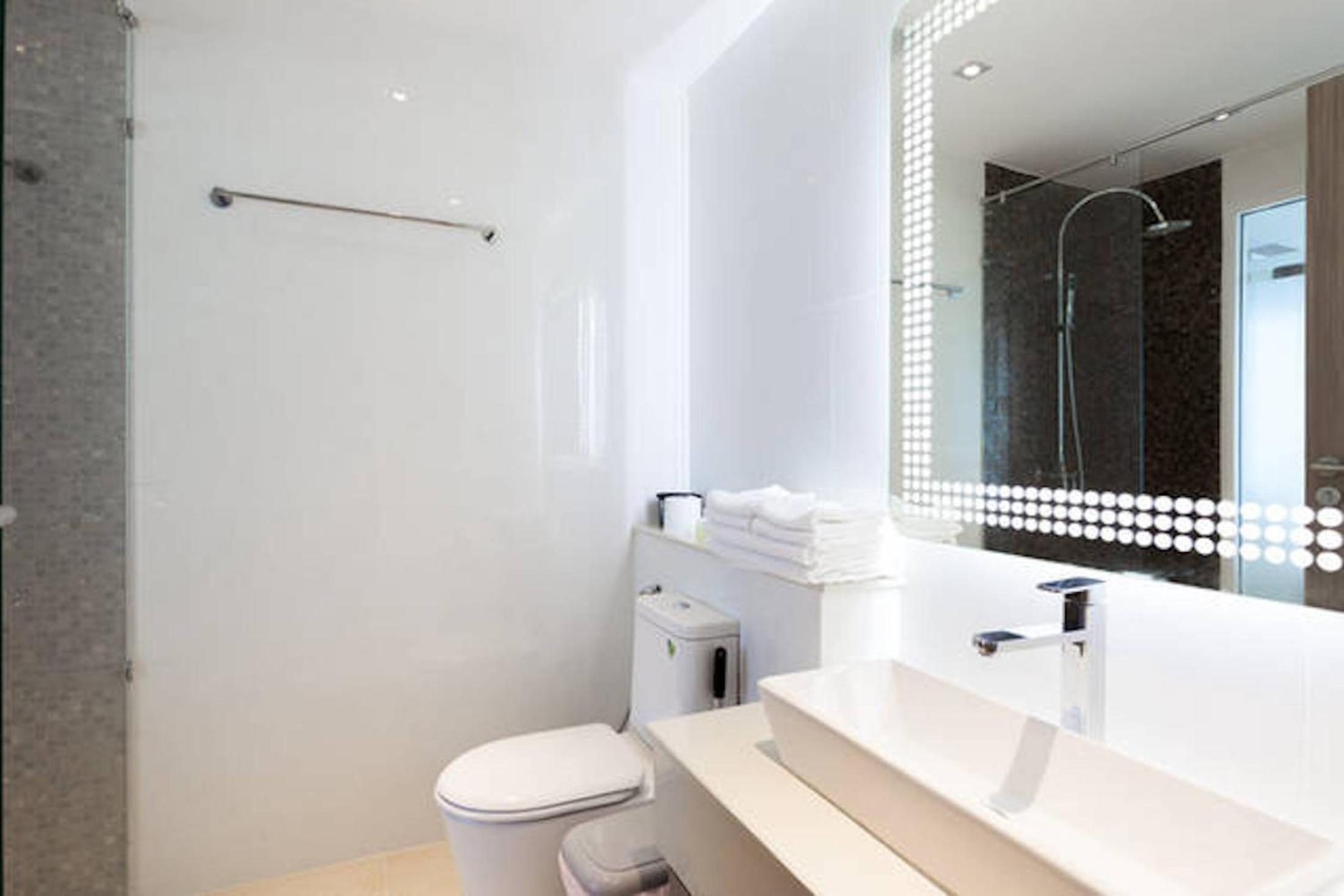 Nam Talay Jomtien Beach - Rooftop Ocean View - Close to Beach, Pool & Gym