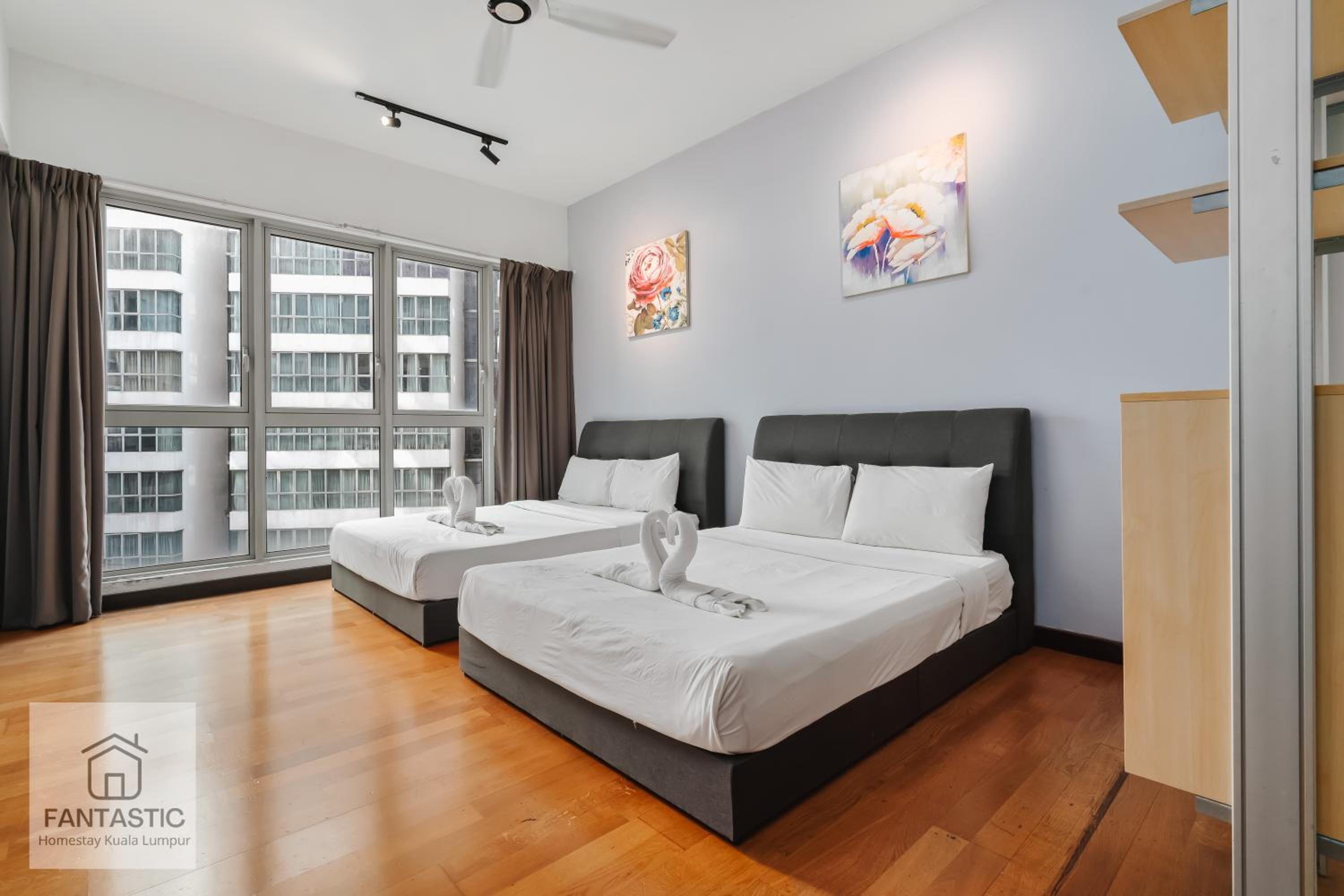 Regalia Residence at KLCC View Sky Pool by MC