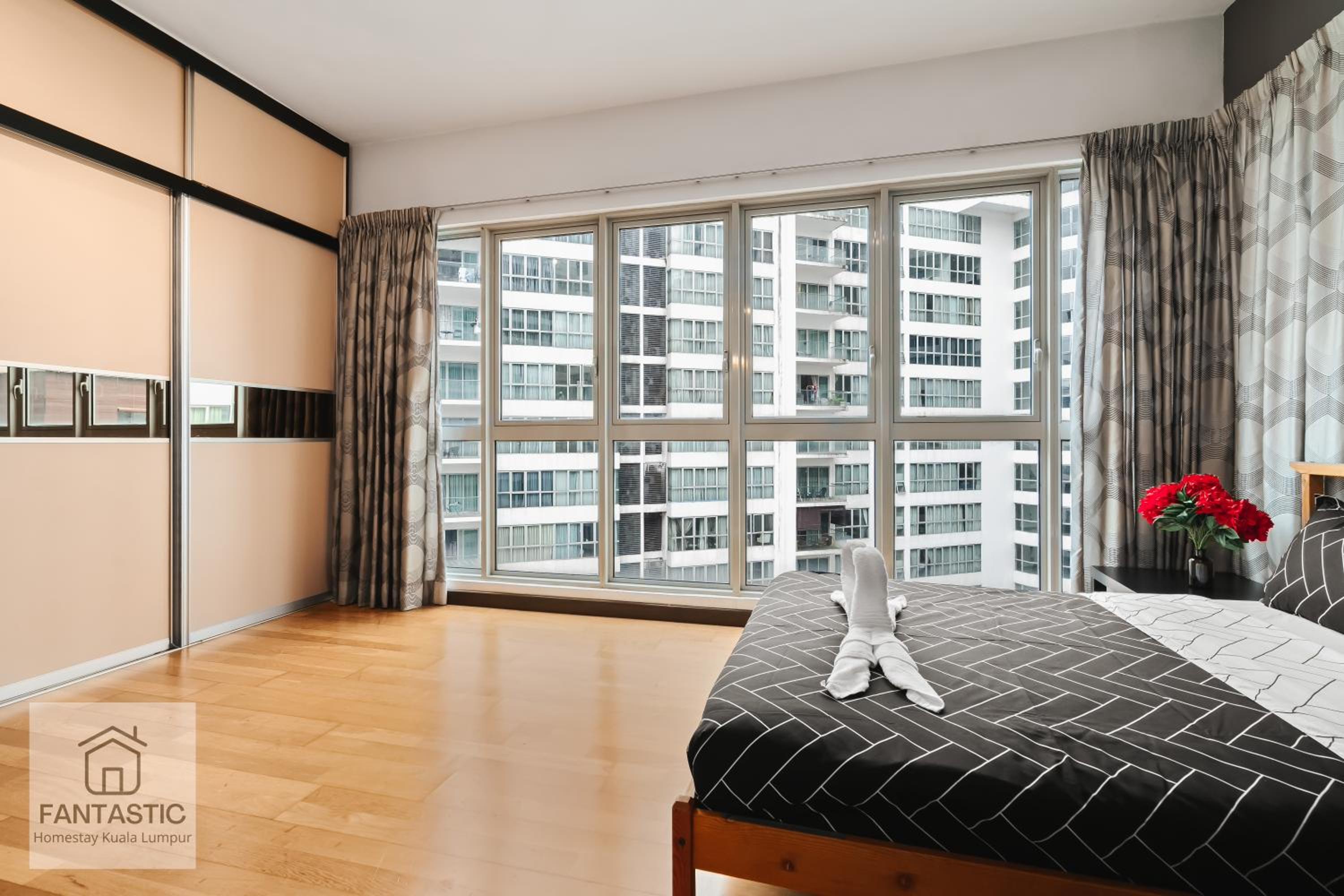 Regalia Residence at KLCC View Sky Pool by MC