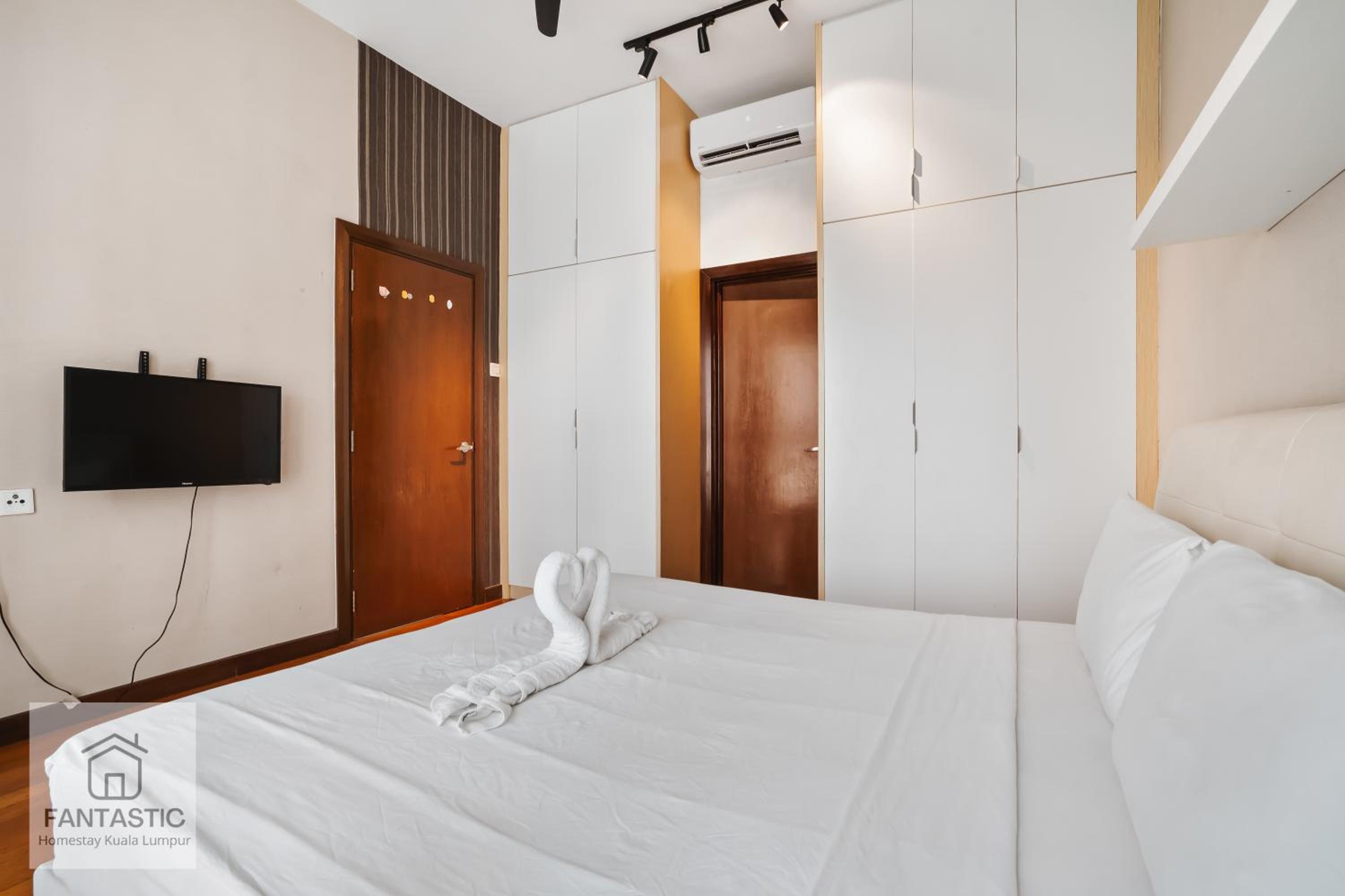 Regalia Residence at KLCC View Sky Pool by MC