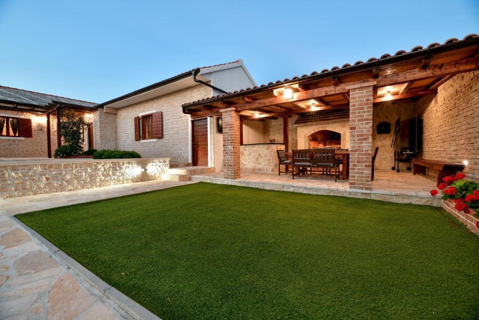 Luxury Villa Foxy Residence with private pool, jacuzzi and sauna