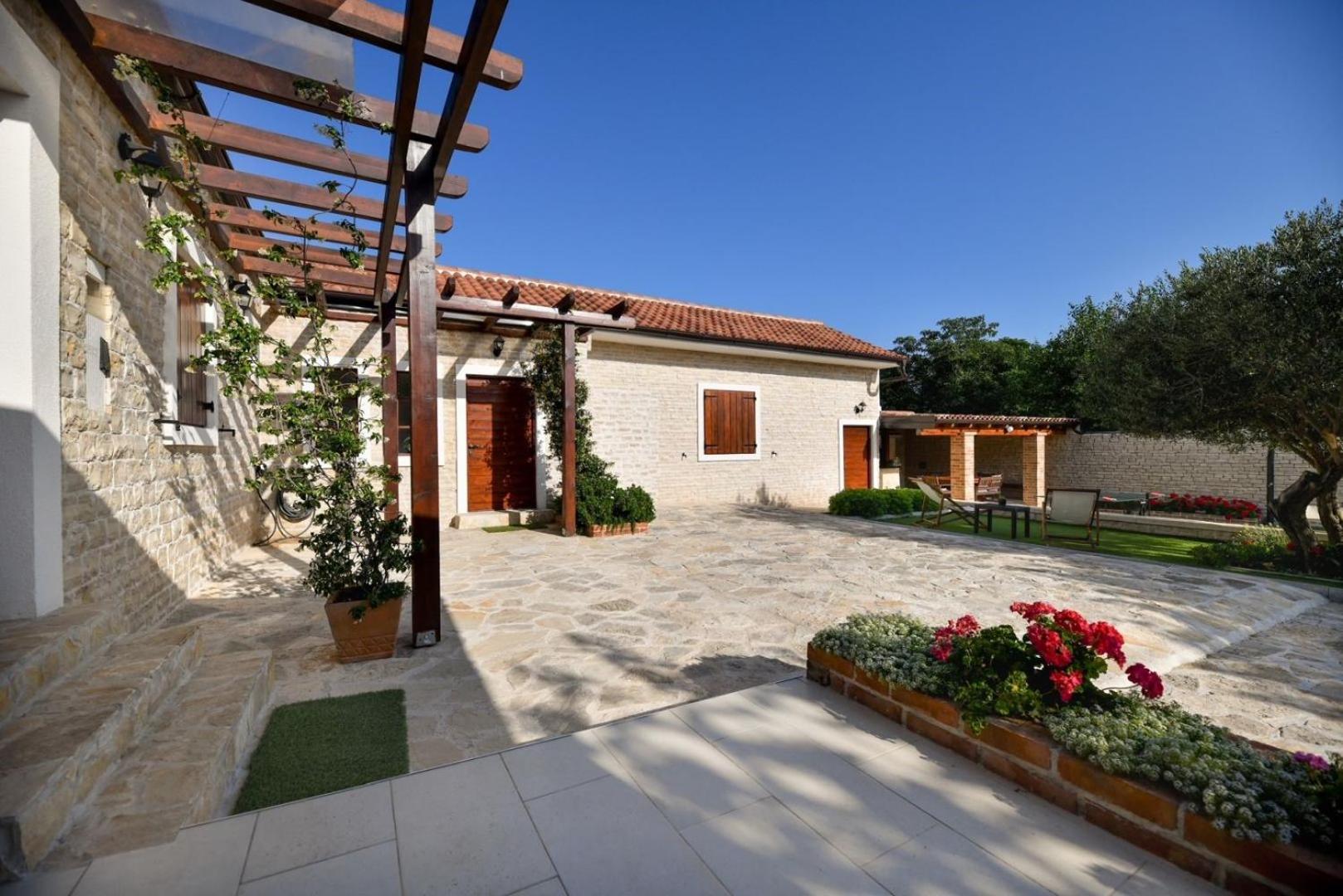 Luxury Villa Foxy Residence with private pool, jacuzzi and sauna