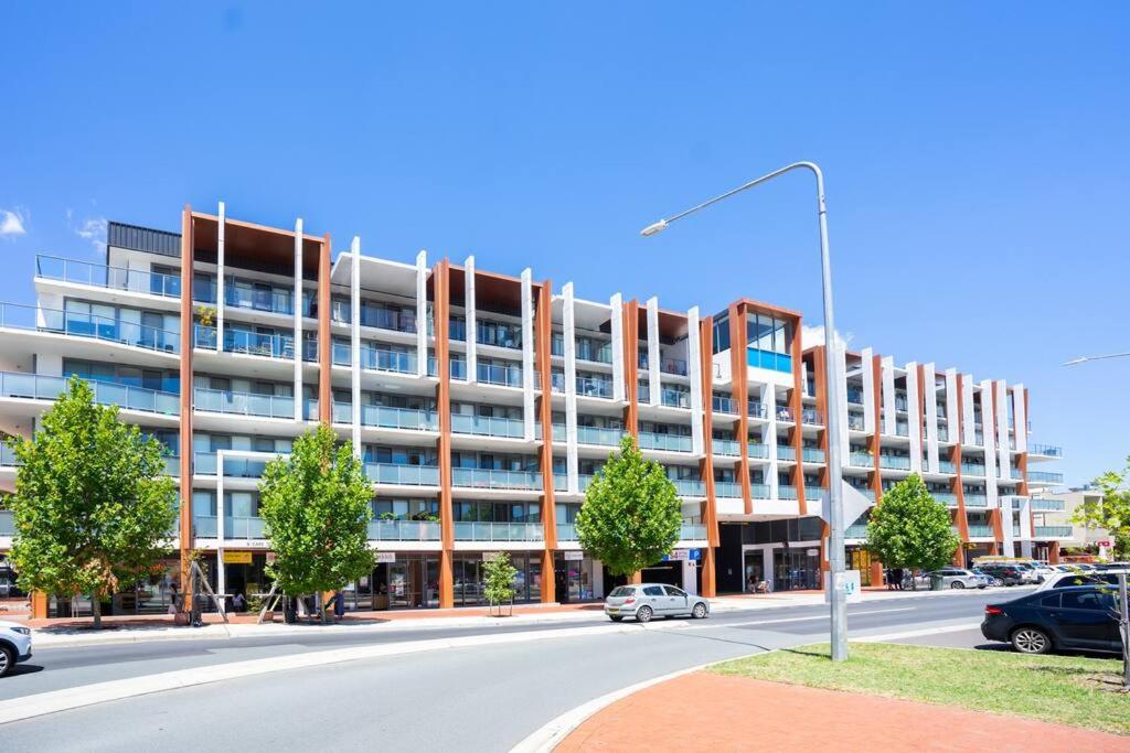 Hotel Luxury Apartment In The Heart Of Dickson, Canberra.