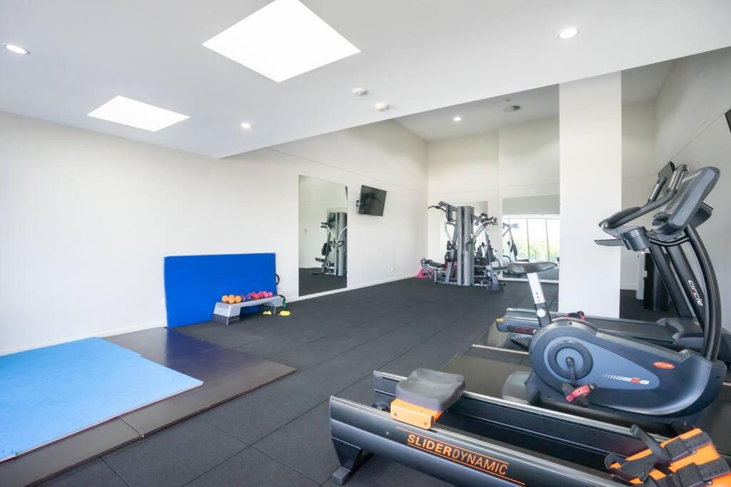 Lux 2 Bed 2 Bath Secure Parking Apartment in the Heart of Dickson, Canberra