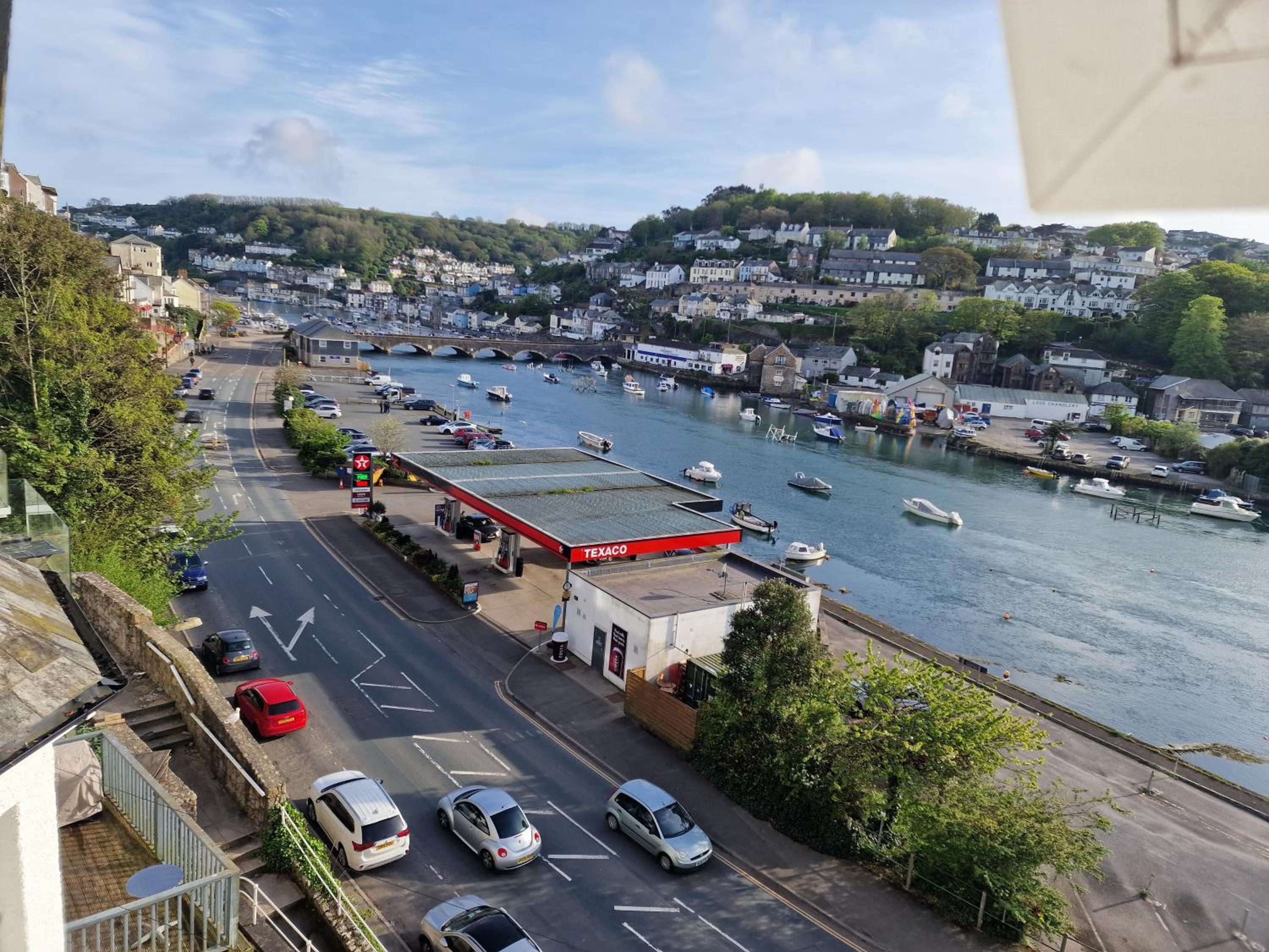 Looe Spacious 4 Double bedroom House Sleeps 9 Harbour River Views