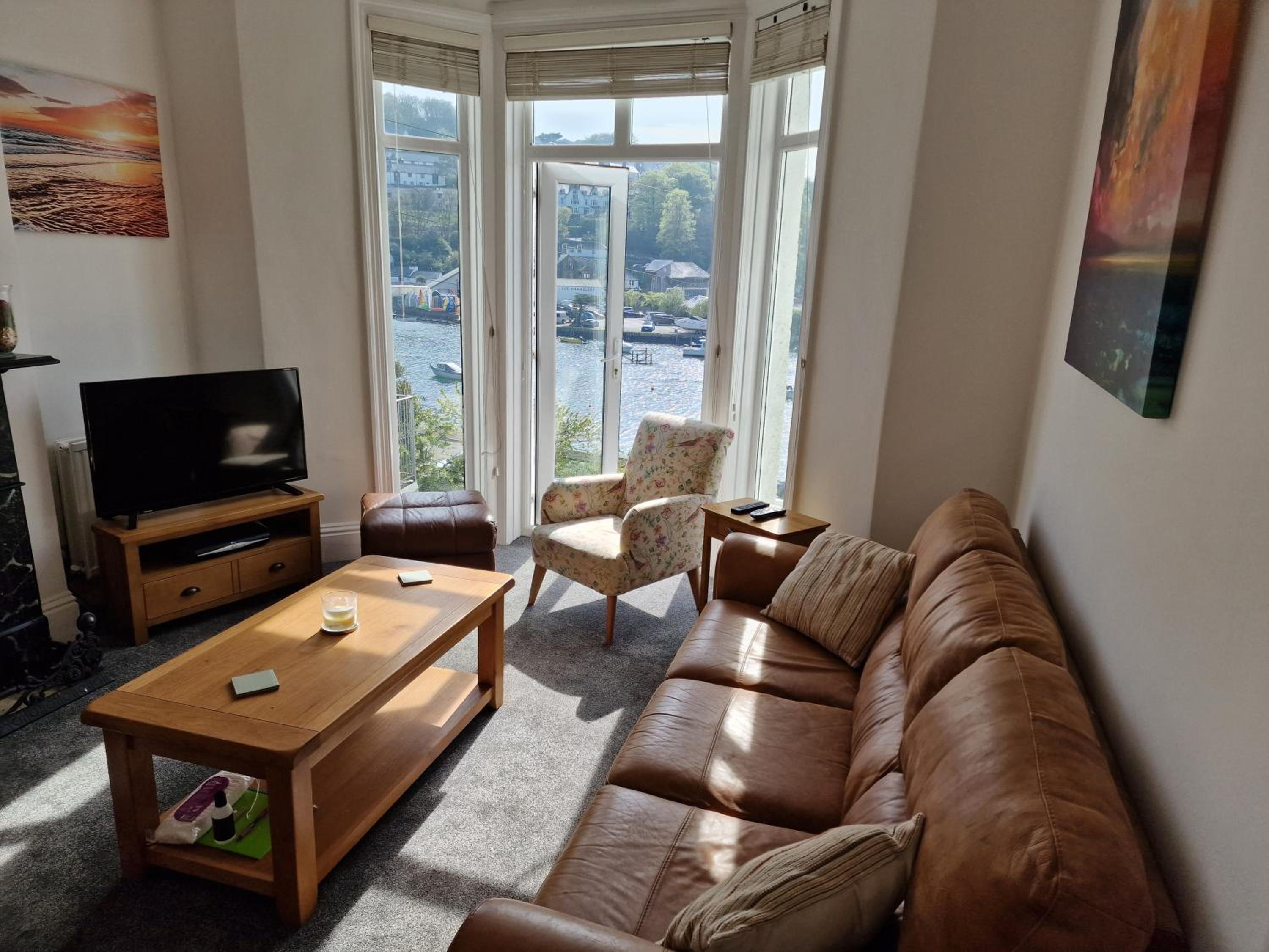 Looe Spacious 4 Double bedroom House Sleeps 9 Harbour River Views