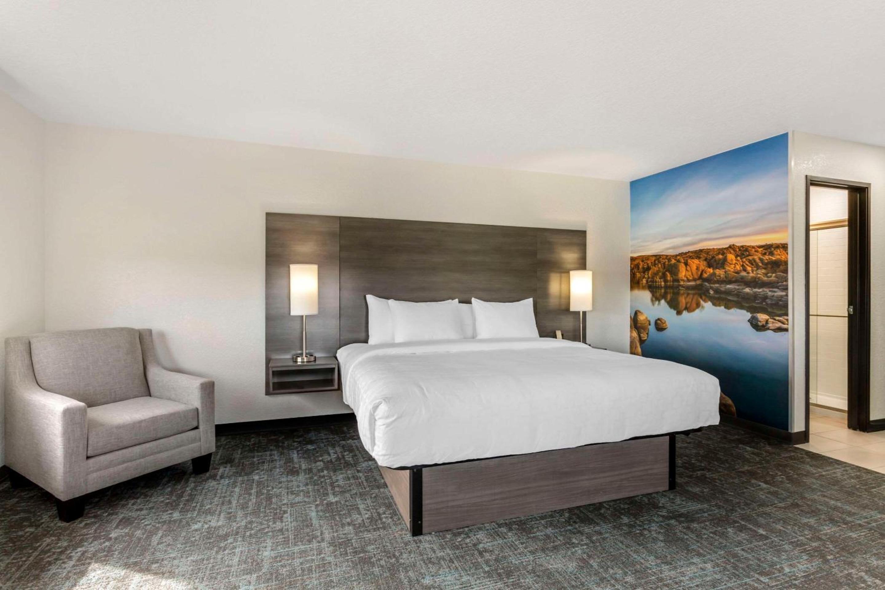 Prescott Vacations - Clarion Pointe Prescott Valley - Property Image 2