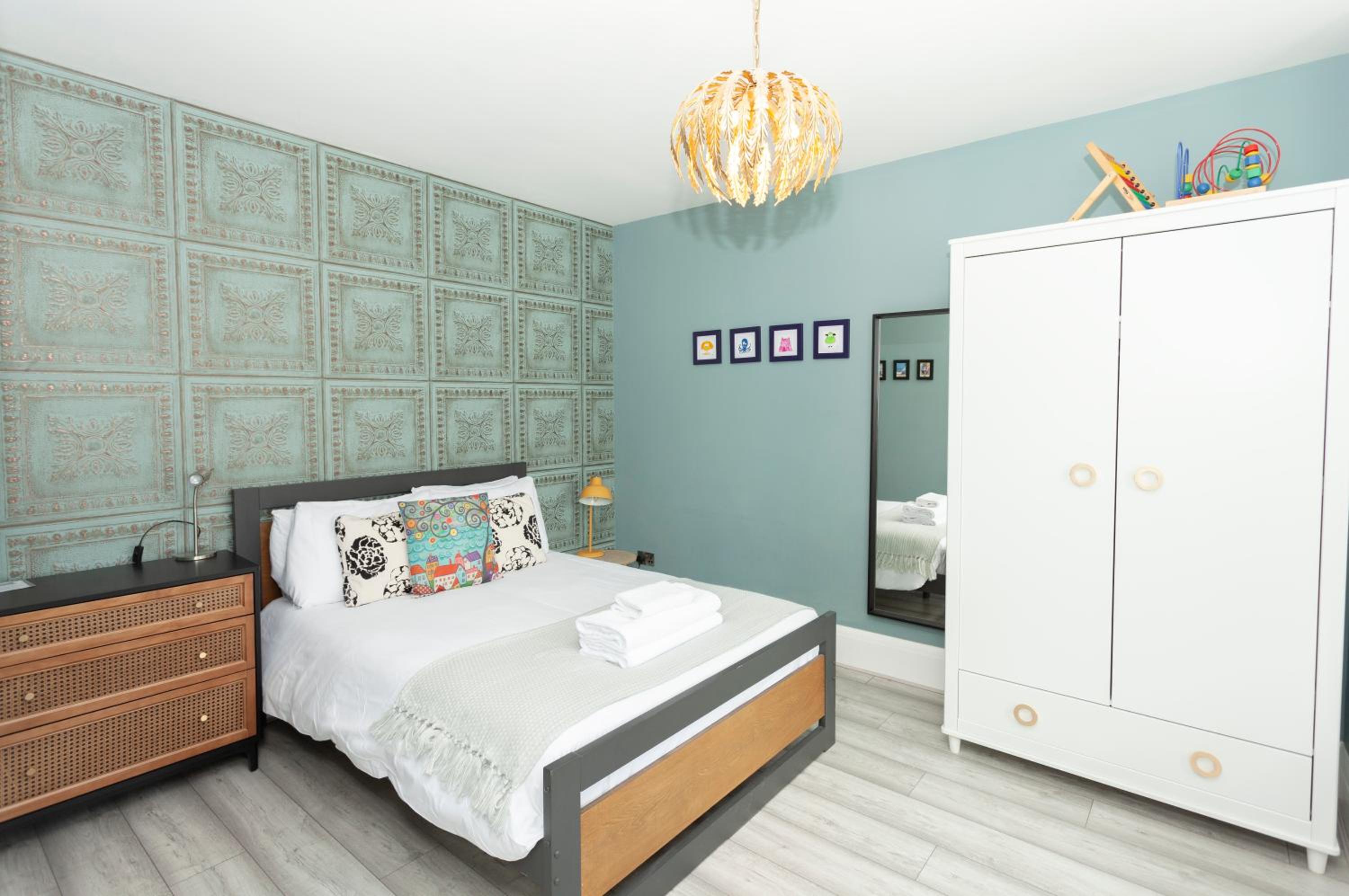 Sunbeam Cottage sleeps 10