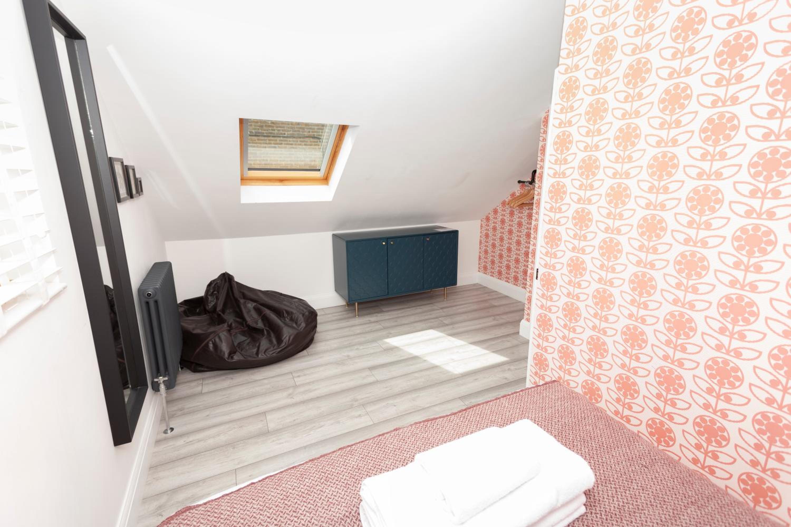 Sunbeam Cottage sleeps 10