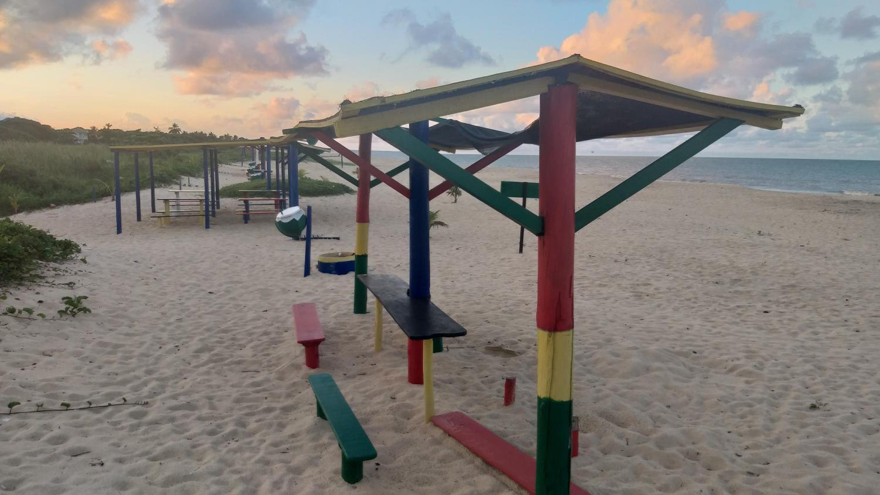 Casa de Praia, pé na areia Guaratiba Prado - Bahia