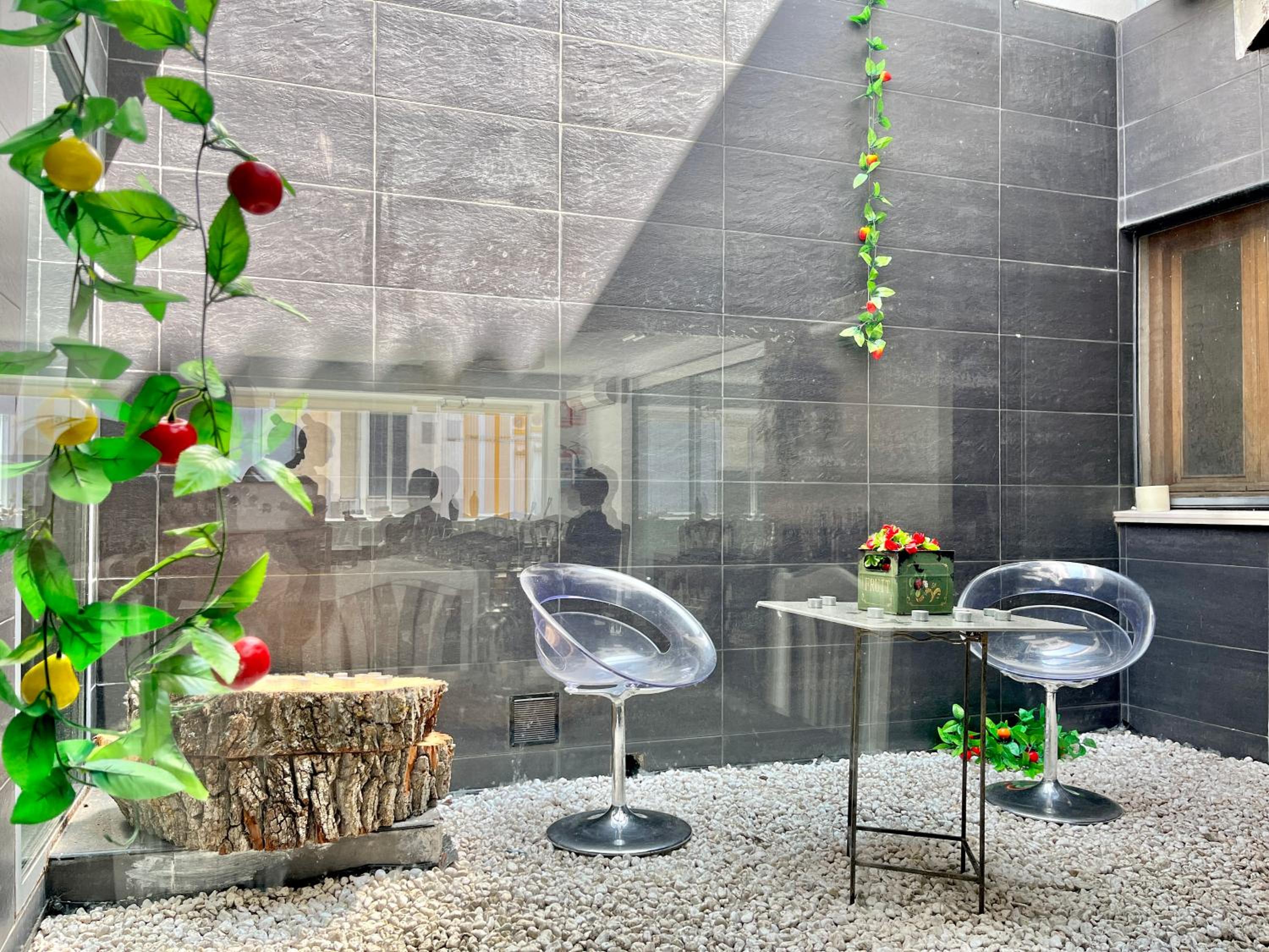 Hostal Nomadas by Gloove