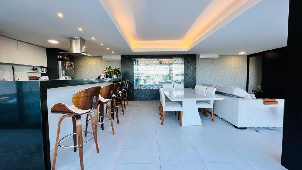 Casa 3 quartos casal Alto Padrão Vista, SPA, Hidro e Piscina de vidro