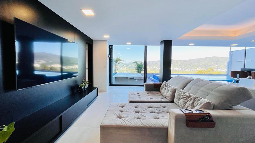 Casa 3 quartos casal Alto Padrão Vista, SPA, Hidro e Piscina de vidro