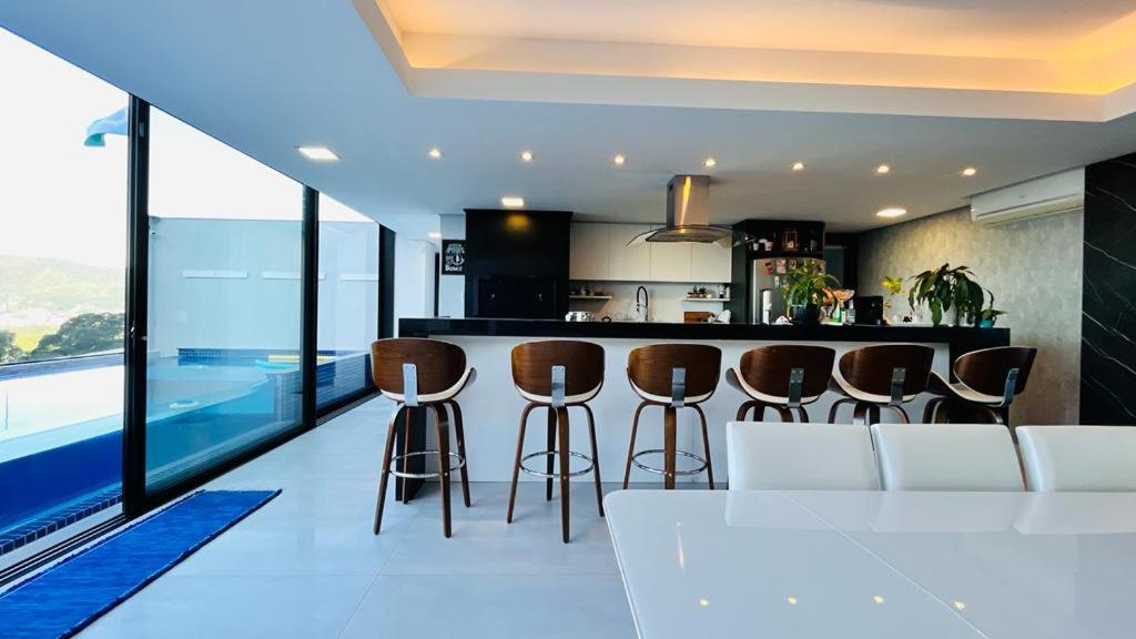 Casa 3 quartos casal Alto Padrão Vista, SPA, Hidro e Piscina de vidro