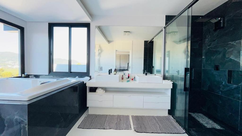 Casa 3 quartos casal Alto Padrão Vista, SPA, Hidro e Piscina de vidro