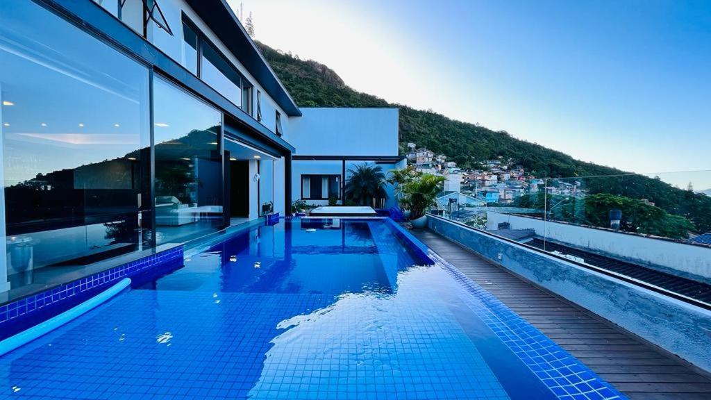 Casa 3 quartos casal Alto Padrão Vista, SPA, Hidro e Piscina de vidro