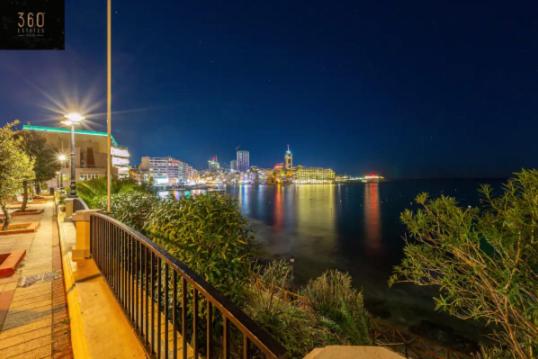 Designer, fully equipped APT, just off Tower Road by 360 Estates view 5