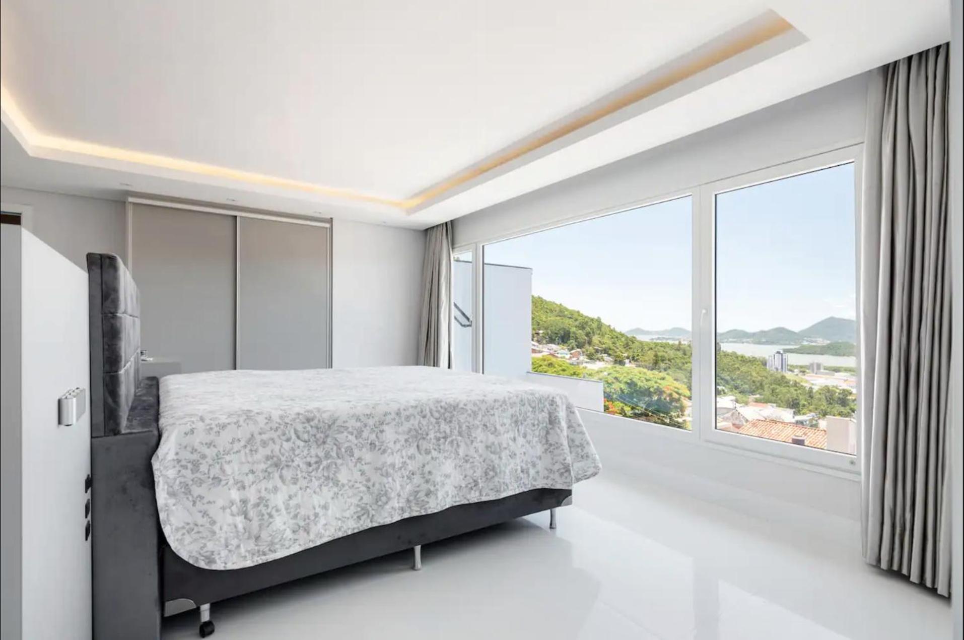Casa 3 quartos casal Alto Padrão Vista, SPA, Hidro e Piscina de vidro