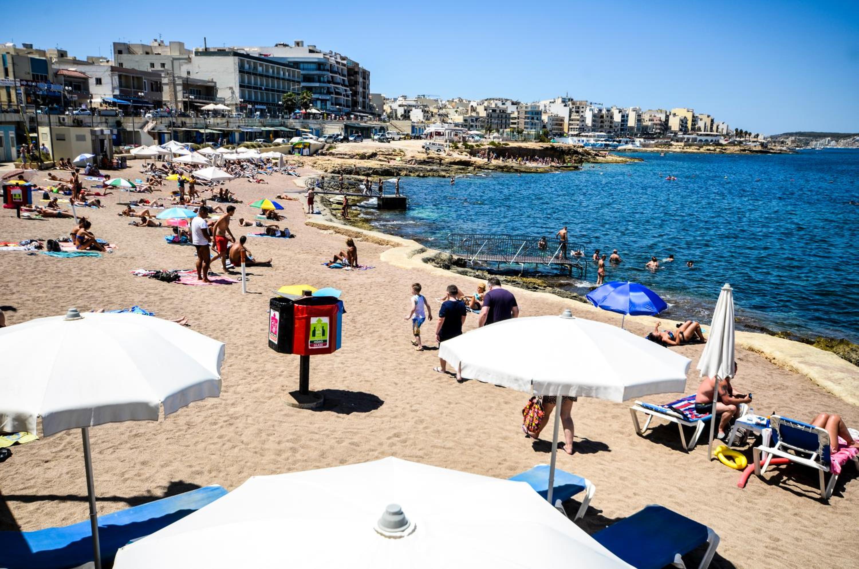 Islet Promenade Seafront Aparthotel - with Corner Terrace by Getawaysmalta, photo 12
