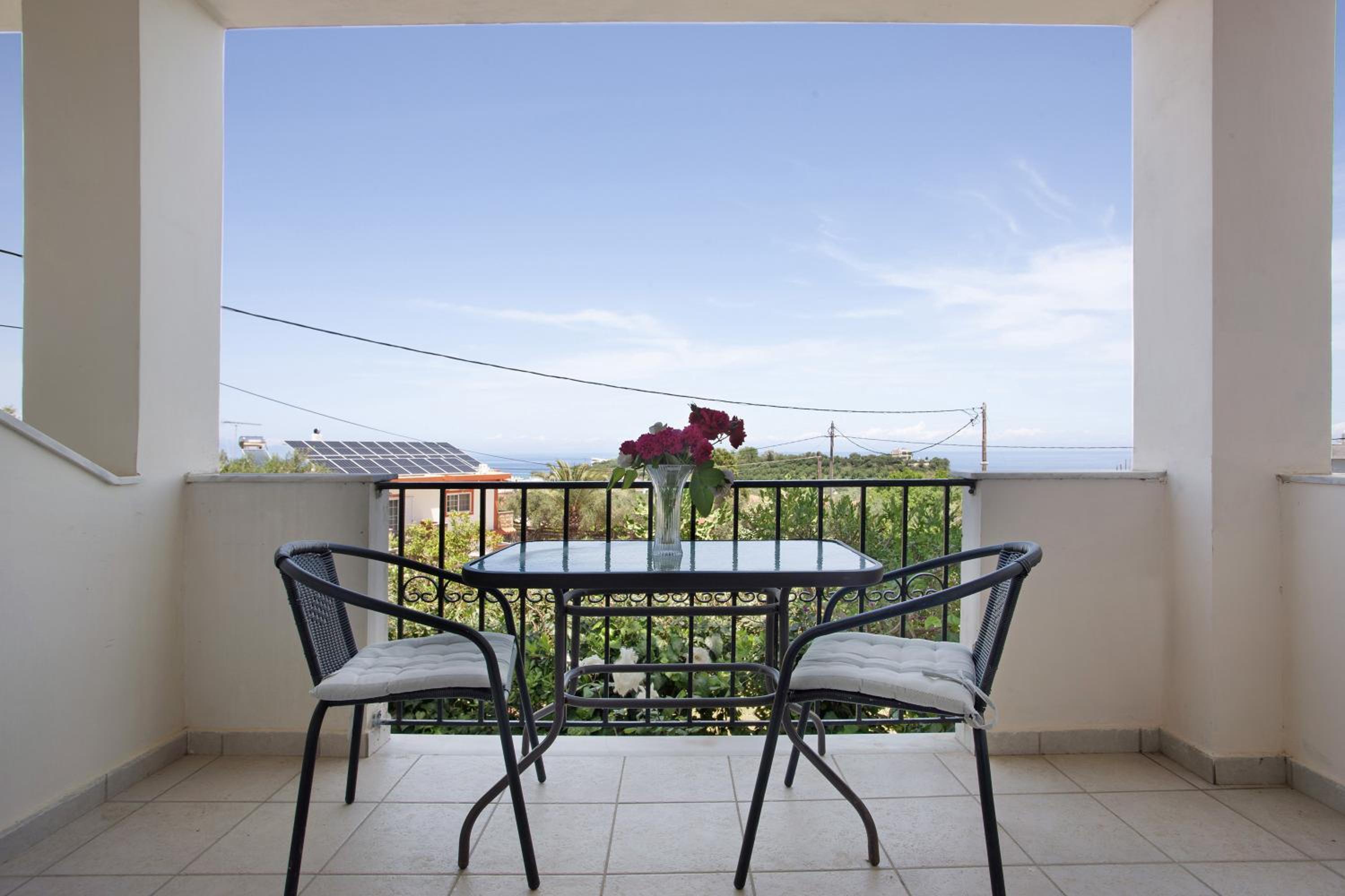 Yiannis Studio 5 photo 2