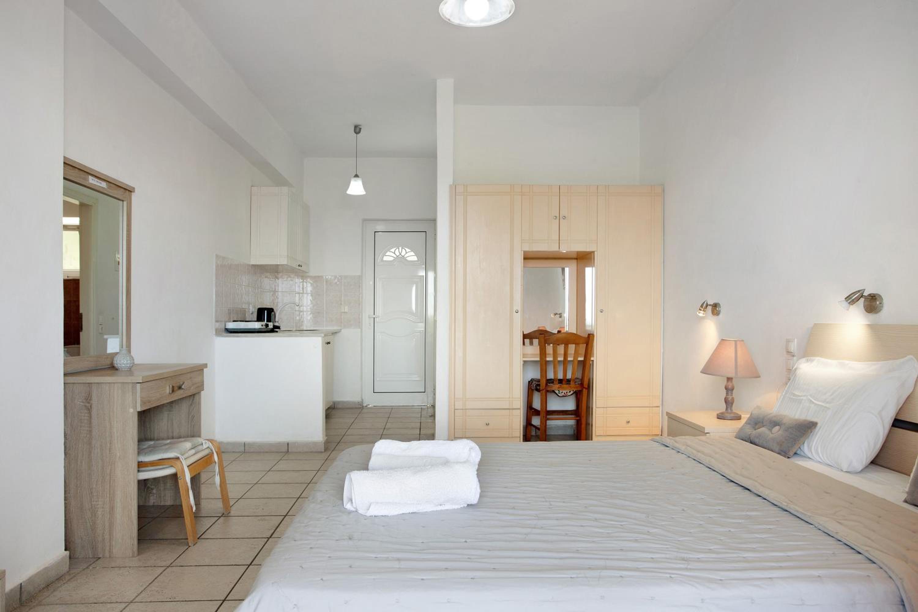 Yiannis Studio 5 photo 5