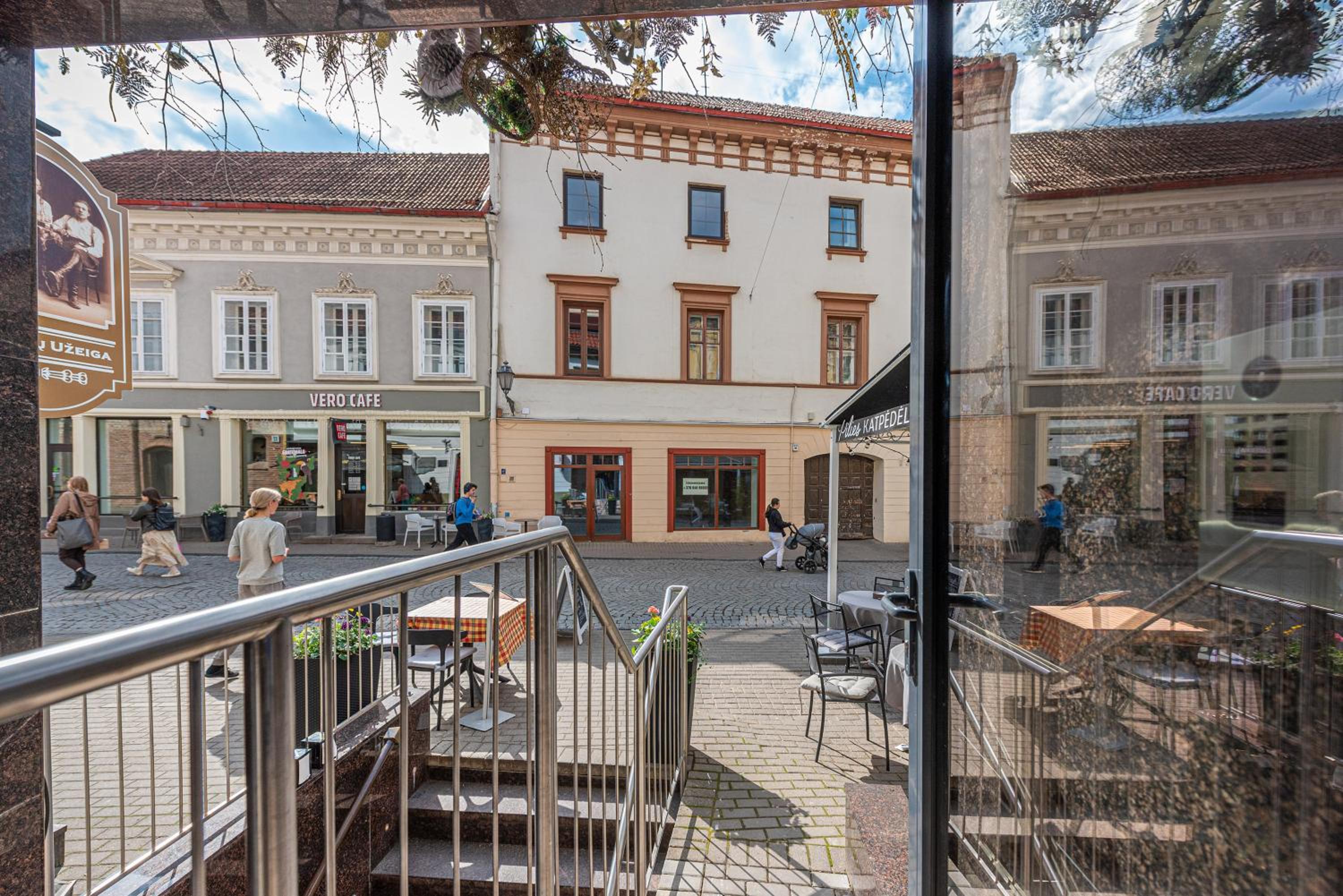cohost I Premium Residence I on the Historic Pilies Street I Self Check-in view 2