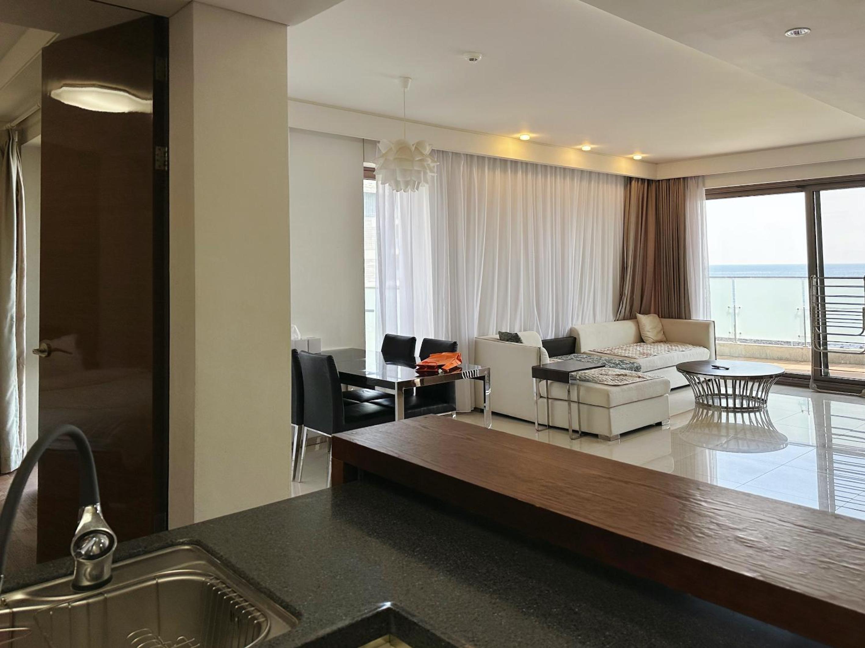 Seopjikoji Oceanview Apartment