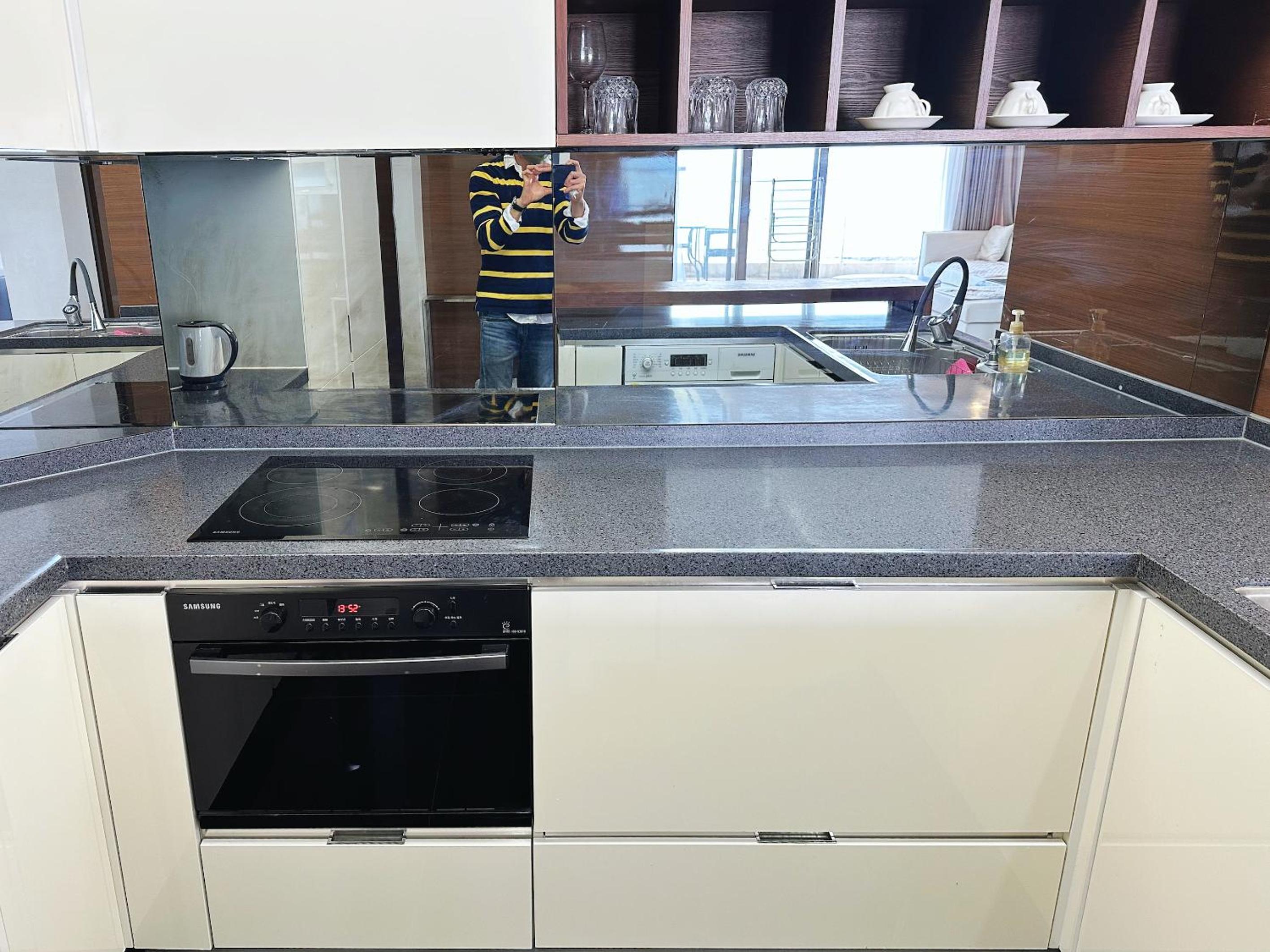Seopjikoji Oceanview Apartment