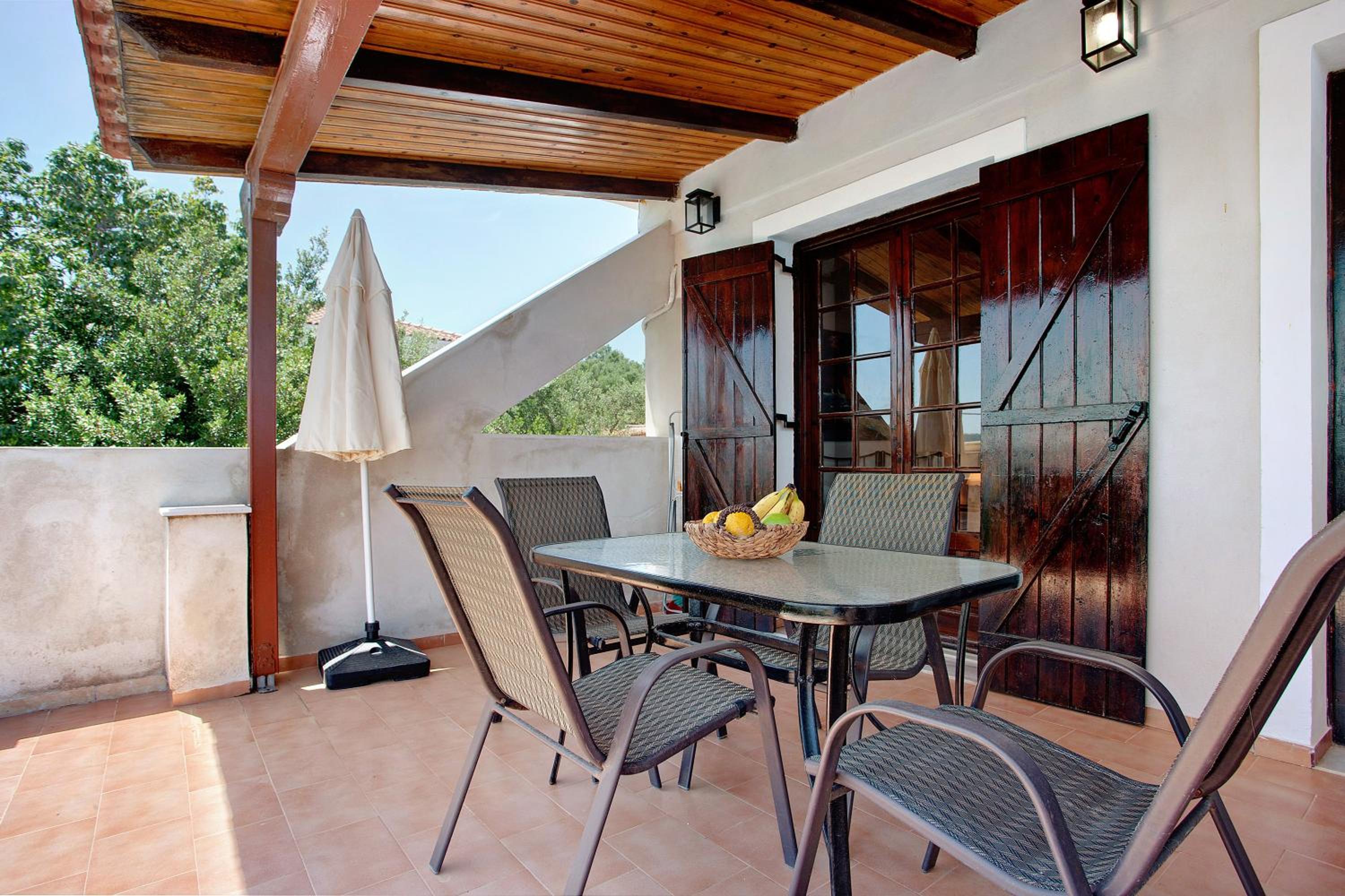 Yiannis Apartment 5 Adults 3 view 4