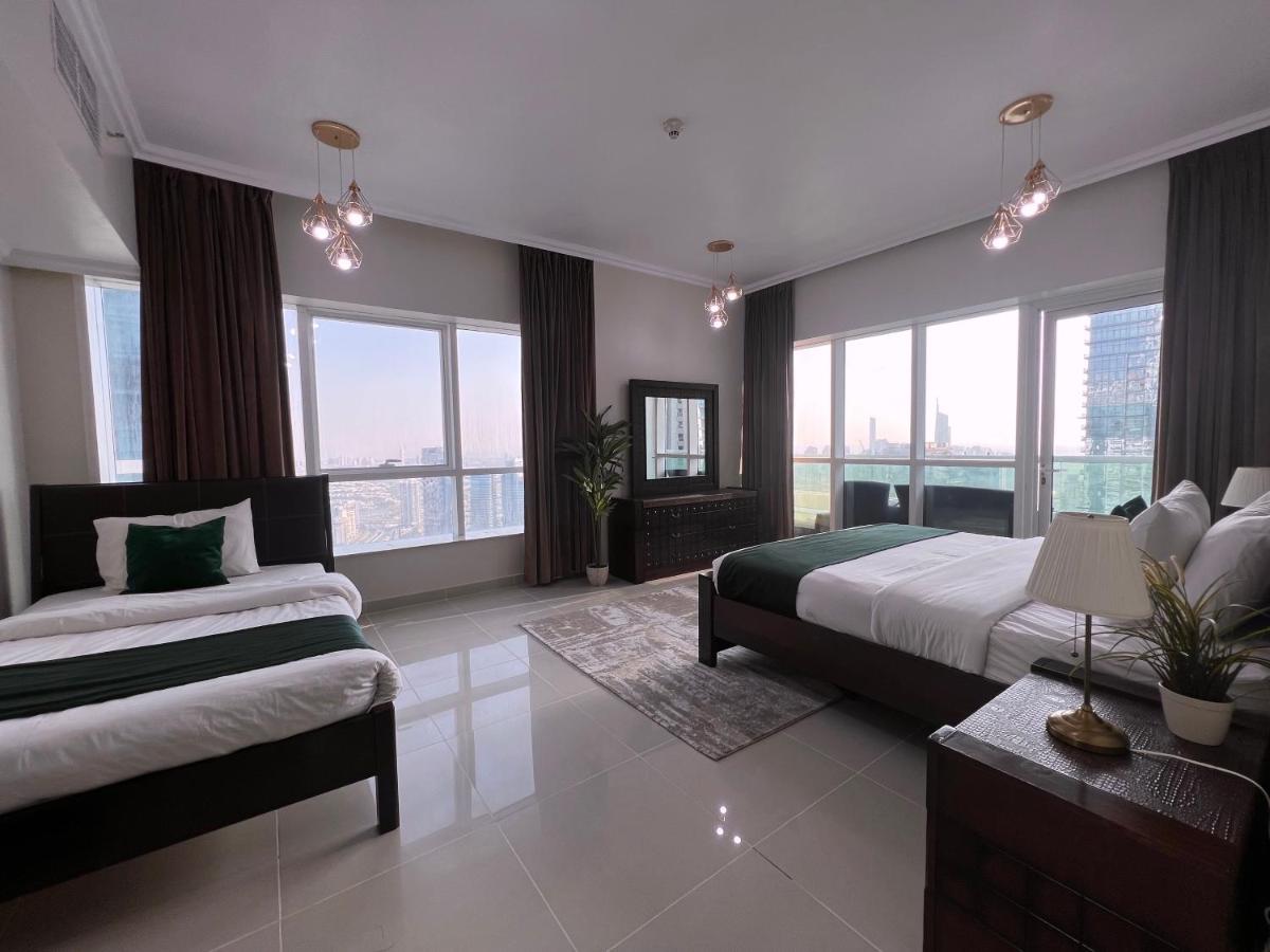 Two Continents Holiday Homes - Marina & Sea View 3 bedrooms Apartment